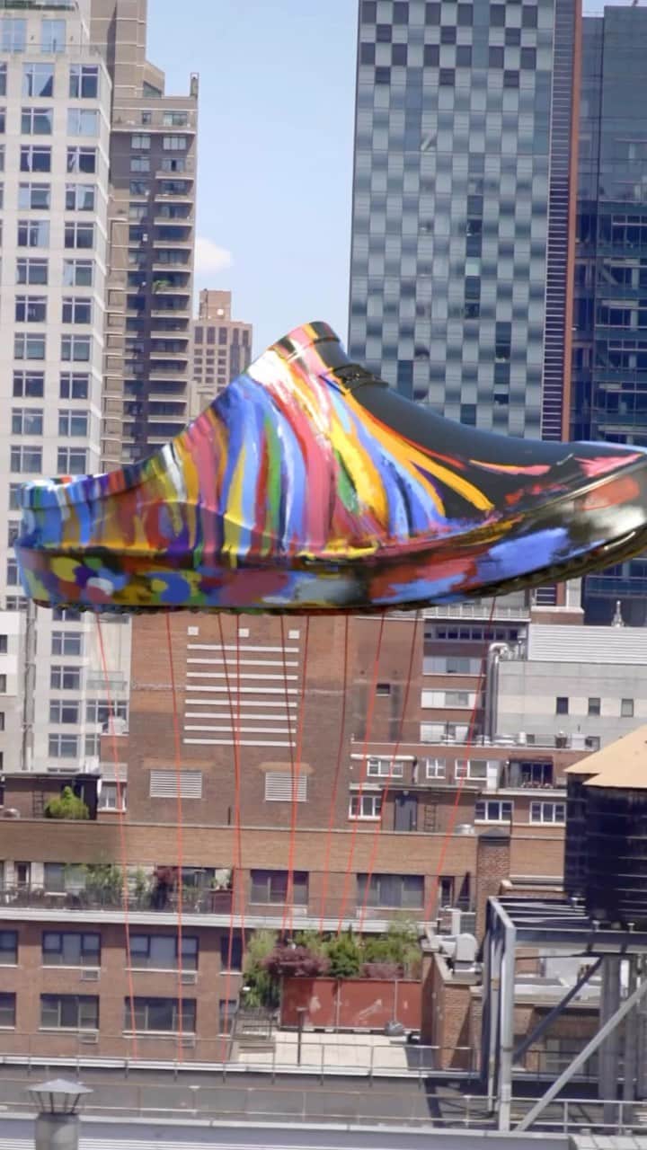 ハンターブーツのインスタグラム：「Celebrate Pride in NYC with the #HunterPride Clog🏳️‍🌈」