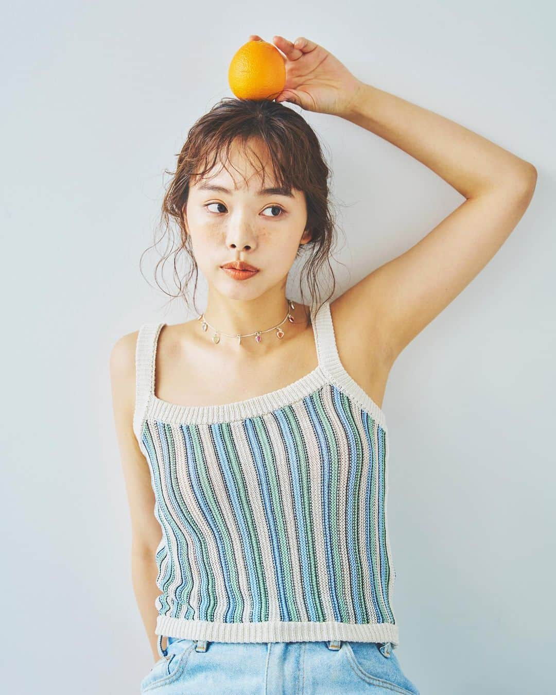 植村麻由さんのインスタグラム写真 - (植村麻由Instagram)「🍊🍊🍊 そばかすメイク🩵 📷 @taka_ustes  💄 @rinkomamama  🏠 @lauff_sage」6月25日 22時46分 - oeufmayu