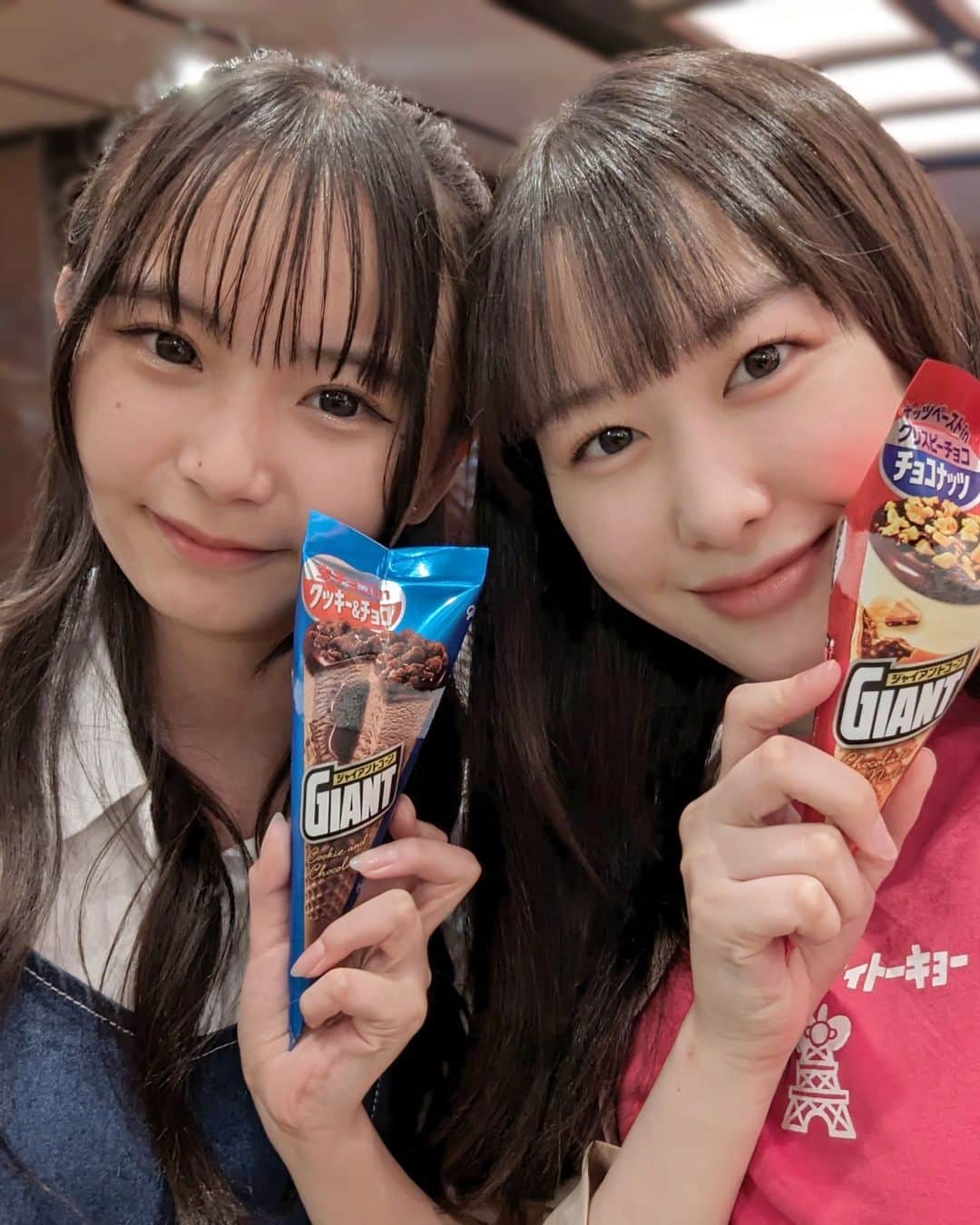 山下森羅さんのインスタグラム写真 - (山下森羅Instagram)「できたてのジャイアントコーン🍫🍦 ⁡⁡ ⁡最近は暑くなってきて⁡ ⁡アイスが食べたくなる季節🥺⁡ ⁡⁡ ⁡わかちゃんと一緒に⁡ ⁡ジャイアントコーン食べました😋⁡ ⁡美味しすぎたよ～💓⁡ ⁡⁡⁡ ⁡ ⁡#山下森羅 #谷掛和華菜 #モデル#女優#高校生#高校2年生#しいわか #jk#sjk#jk2#女子高生#ジャイアントコーン#できたてのジャイアントコーン#江崎グリコ #アイス#チョコアイス#icecream#おかし」6月25日 22時47分 - shiira_yamashita0922