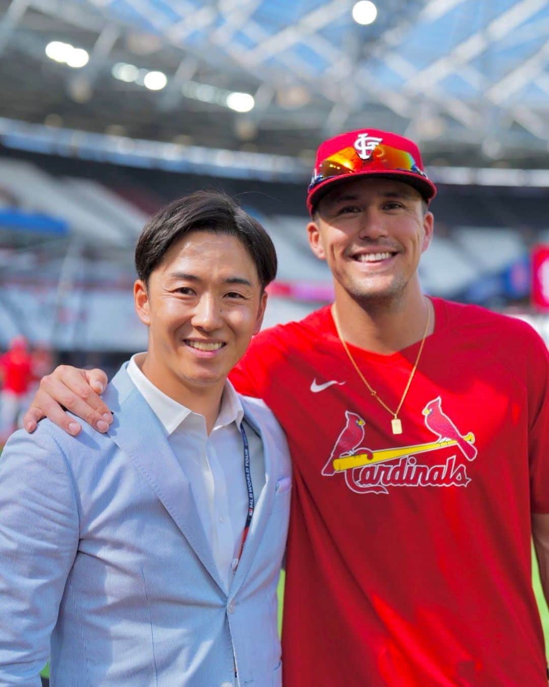 斎藤佑樹のインスタグラム：「MLBロンドンシリーズ2023 ⁡ 開催されるのは2019年以来なのですが、 今年はなんとカージナルス対カブスでした！ ⁡ WBCでも活躍したヌートバー選手にもお会いできて インタビューもさせていただきました。 ⁡ 変わらず無邪気な笑顔が印象的で、 素晴らしいマインドでWBC以降 さらに自信をつけて頼もしくなった 印象を受けました。 ⁡ これからもいろんな舞台で、文化や国境を超えて 野球の素晴らしさを伝えてくれる存在だと思います。 ずっと応援しています。 ⁡ ⁡ ⁡ ⁡ ⁡ #mlb #london」