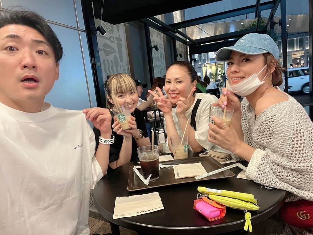 川口徹道さんのインスタグラム写真 - (川口徹道Instagram)「『MAX姉さん』  ご飯連れてって頂きサプライズで誕生日プレゼントまで🎁  集合時間より早めに3人でプレゼントを選んで頂いたのを想像したら…  こんな事ありえるの？嬉し過ぎる😭😭😭  ありがとうございます。  何度も言いますが14歳からのMAXファンのテツミチ君は御本人にプレゼントもらう未来だったなんて想像してなかっただろう。。。感慨深いです。  最高のプレゼントです。大事に着ちゃうんだから。  ありがとうございます。  @max_staffofficial  @xxlina_now  @mina_1977 #MAXNANA さん  #トラ力士 #torarikishi #tigersumowrestler #MAX #TORATORATORA #寅寅寅」6月25日 22時53分 - tetsumichi0609