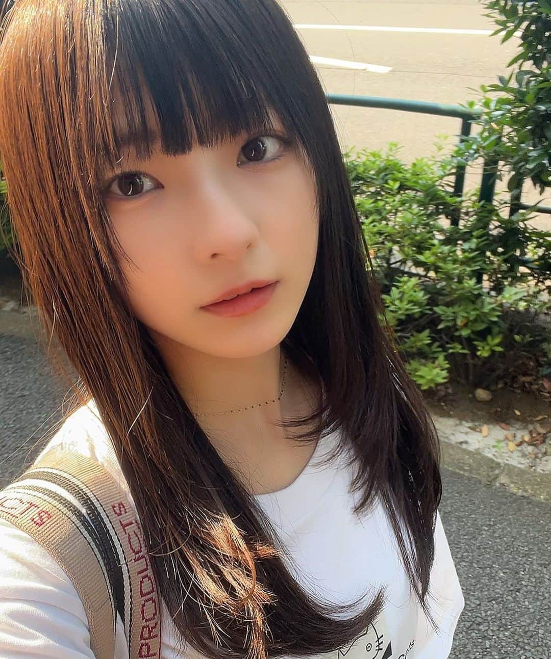 永田詩央里さんのインスタグラム写真 - (永田詩央里Instagram)「美容室帰りに撮りました。 日光で髪色が明るく見えるね～‪🌬」6月25日 22時57分 - nagata__shiori