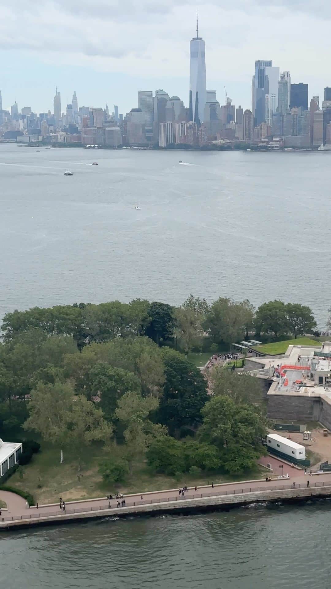nyonairのインスタグラム：「Sky vibes for the weekend!   #reels #reelsinstagram #nyc #thingstodoinnyc」