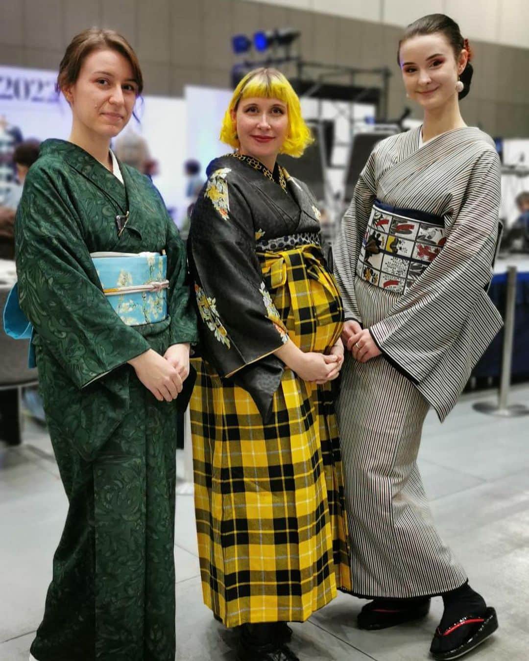 Anji SALZさんのインスタグラム写真 - (Anji SALZInstagram)「Totally forgot to post these from last autumn when I met @asayuri_rin and @teawitchjo 😂 That’s how lazy I got with social media 😴😝 Loved the hanafuda obi btw! And always so nice to see other kimono friends at events ❤️‍🔥  #kimono #japan #japanesekimono #kimonoevent #kimonosalone #kimonostyle #hakama #pregnancyfashion #tokyofashion #和装 #和服 #着物 #着物コーディネート #きものサローネ #普段着物 #袴 #妊婦コーデ」6月25日 23時00分 - salztokyo