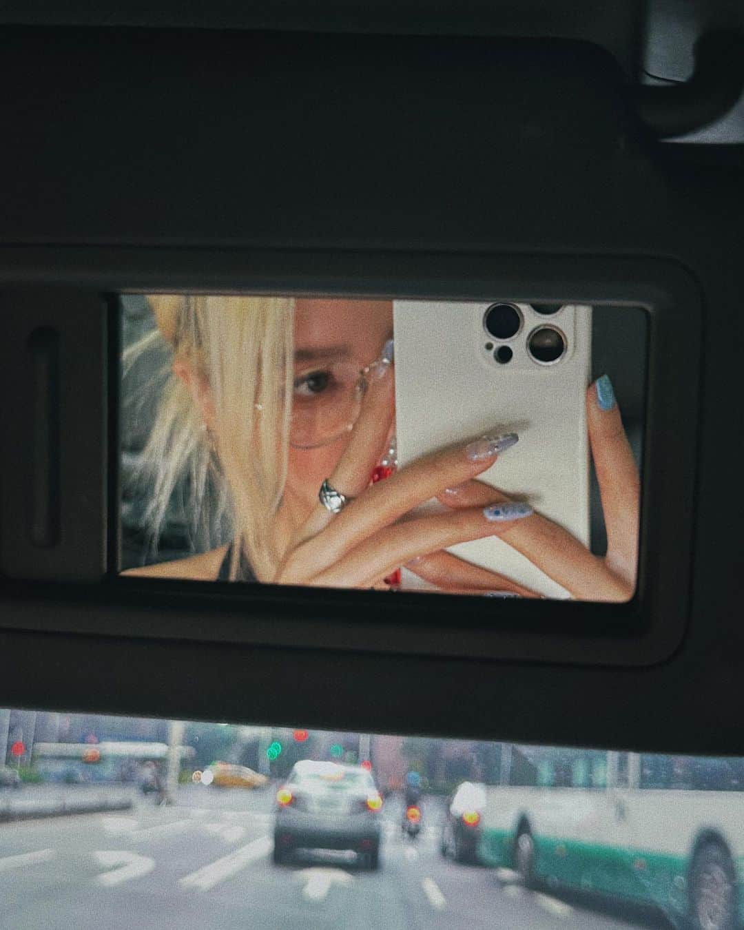 林咖安（Lyla）のインスタグラム：「#我的端午連假🛶   挑戰自己育兒的耐心和愛心😂🔥 一次把這個月因為工作沒相處到的時間 「 一次補回來欸 」！怕～～～🤣  （ 先讓我睡三天，可惜明天要上班上課🫠 ）  不過他們兩兄弟還是很可愛🫶🏼 雖然已把我的體力都獻給他們了😅 但是看他們活蹦亂跳問東問西 就覺得好吧～ 原來他們的快樂可以那麼簡單✨  我們應該要比他們更簡單。  #familytime  #simpleliving」