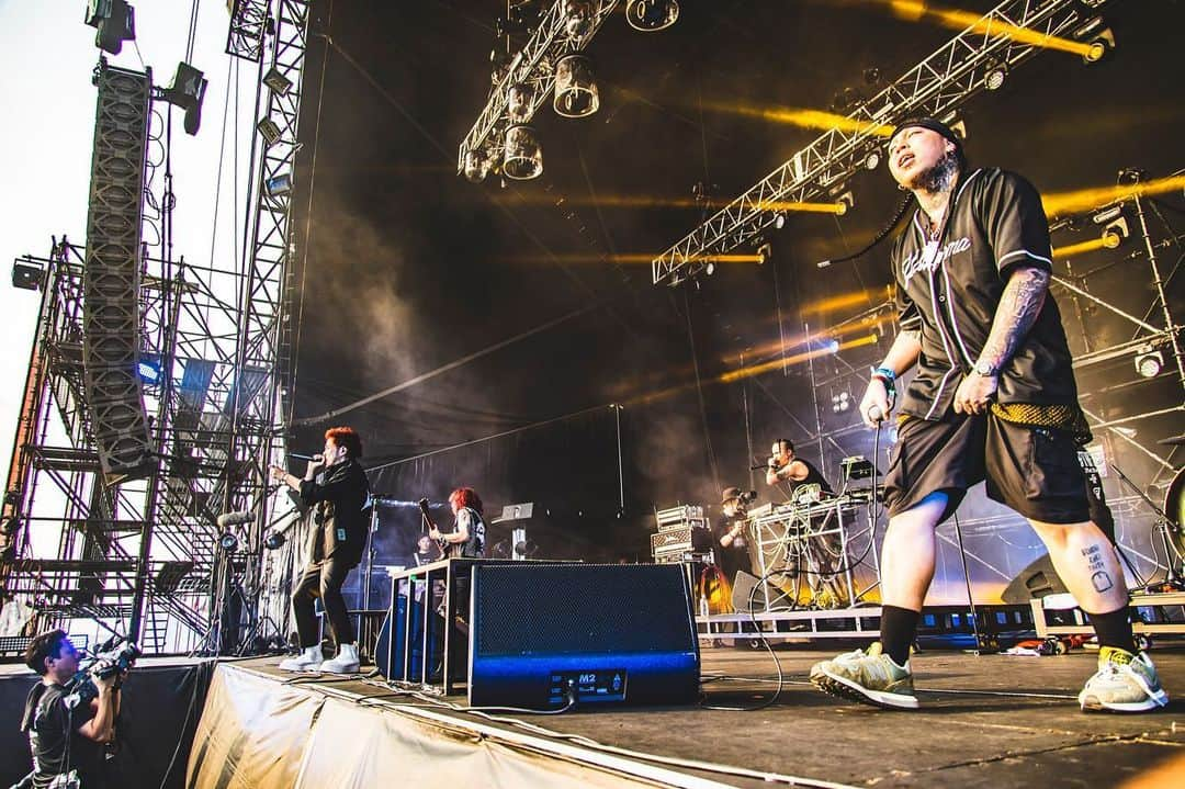 Crossfaithさんのインスタグラム写真 - (CrossfaithInstagram)「DEAD POP FESTiVAL 2023 ありがとうございました！ 「解」の名通りの光景を作り上げられたかと思います😈  Thank you @deadpopfest_official for having us! You guys have been crazy in last few years but you went extra CRAZY tonight!  Photo by @cazrowaoki」6月25日 23時13分 - crossfaithjapan