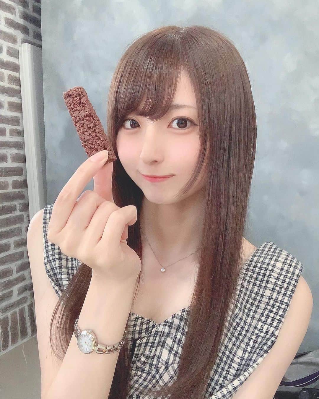 rinoのインスタグラム：「CERTIFICATEのチョコレート たべた( ; ᴗ ; )！ 美味しい✧⁺⸜( •ω• )⸝⁺✧💗  #サティフィケイト #サティチョコ」