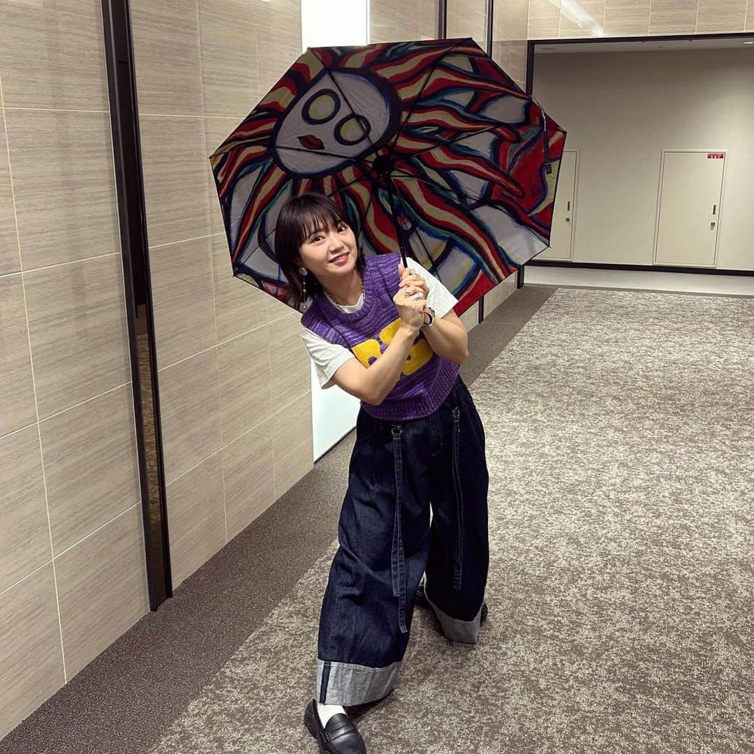 矢方美紀さんのインスタグラム写真 - (矢方美紀Instagram)「今週の #GOFEELTHEART は アンブレラスカイを紹介しました☂️  ちなみにわたしの傘は 岡本太郎先生の傘🌂  芸術が爆発してますがな☀️  #雷人」6月25日 23時21分 - miki_yakata