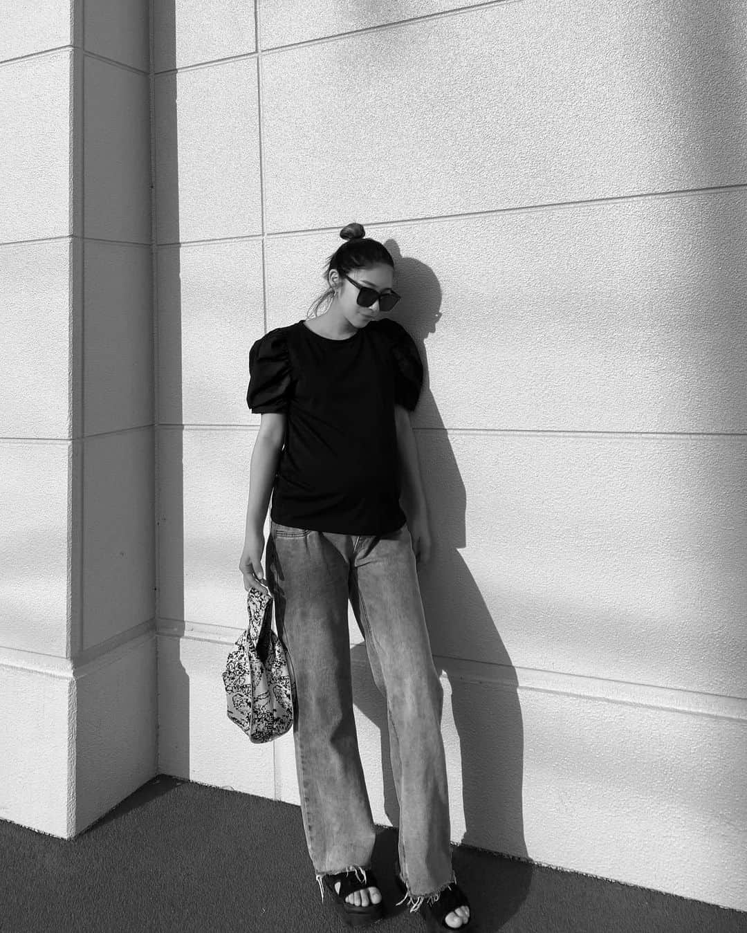 佐藤あずみさんのインスタグラム写真 - (佐藤あずみInstagram)「𝖼𝗈𝗈𝗋𝖽𝗂𝗇𝖺𝗍𝖾🖤🤍🖤 臨月コーデ！  #私服 #コーデ #コーディネート #ファッション #japan #japanesegirl #maternity #maternityfashion #マタニティコーデ #妊娠10ヶ月 #マタニティデニム #臨月 #臨月コーデ」6月25日 23時39分 - azumisato0330