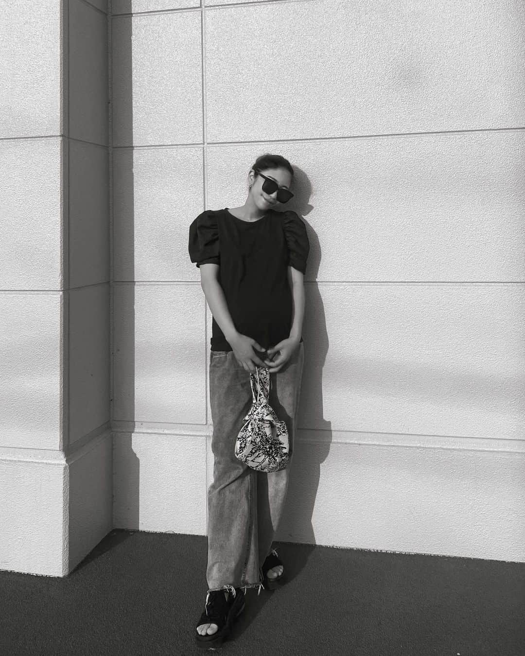 佐藤あずみさんのインスタグラム写真 - (佐藤あずみInstagram)「𝖼𝗈𝗈𝗋𝖽𝗂𝗇𝖺𝗍𝖾🖤🤍🖤 臨月コーデ！  #私服 #コーデ #コーディネート #ファッション #japan #japanesegirl #maternity #maternityfashion #マタニティコーデ #妊娠10ヶ月 #マタニティデニム #臨月 #臨月コーデ」6月25日 23時39分 - azumisato0330
