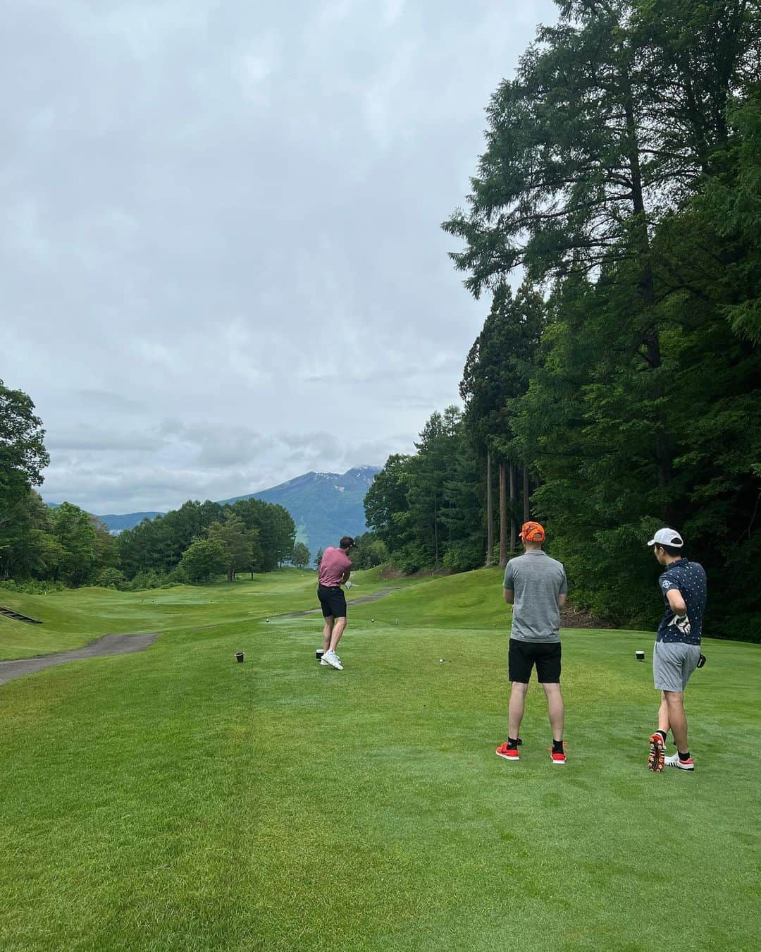 ザック・バランスキーさんのインスタグラム写真 - (ザック・バランスキーInstagram)「NAGANO🌲🌳🍀🌿🪨🌊⛳️💯 趣味= #滝活」6月25日 23時39分 - zackab10