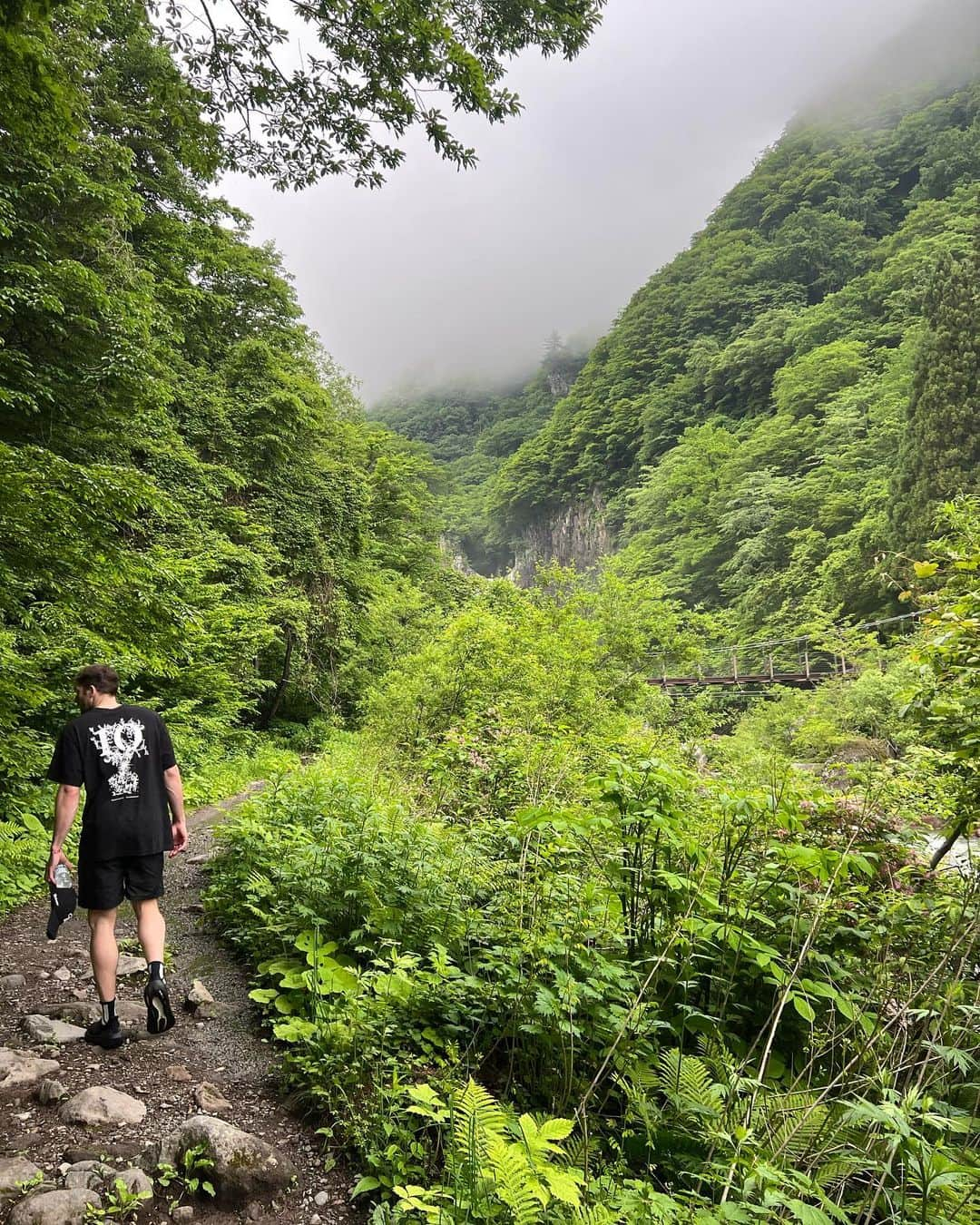 ザック・バランスキーさんのインスタグラム写真 - (ザック・バランスキーInstagram)「NAGANO🌲🌳🍀🌿🪨🌊⛳️💯 趣味= #滝活」6月25日 23時39分 - zackab10