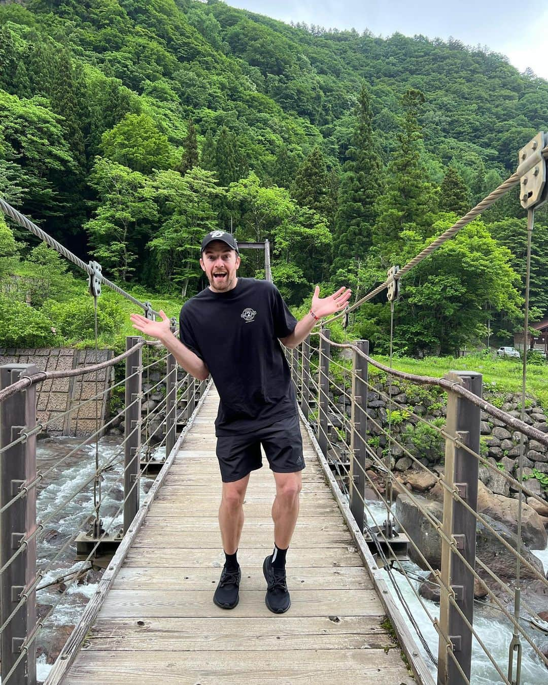 ザック・バランスキーのインスタグラム：「NAGANO🌲🌳🍀🌿🪨🌊⛳️💯 趣味= #滝活」