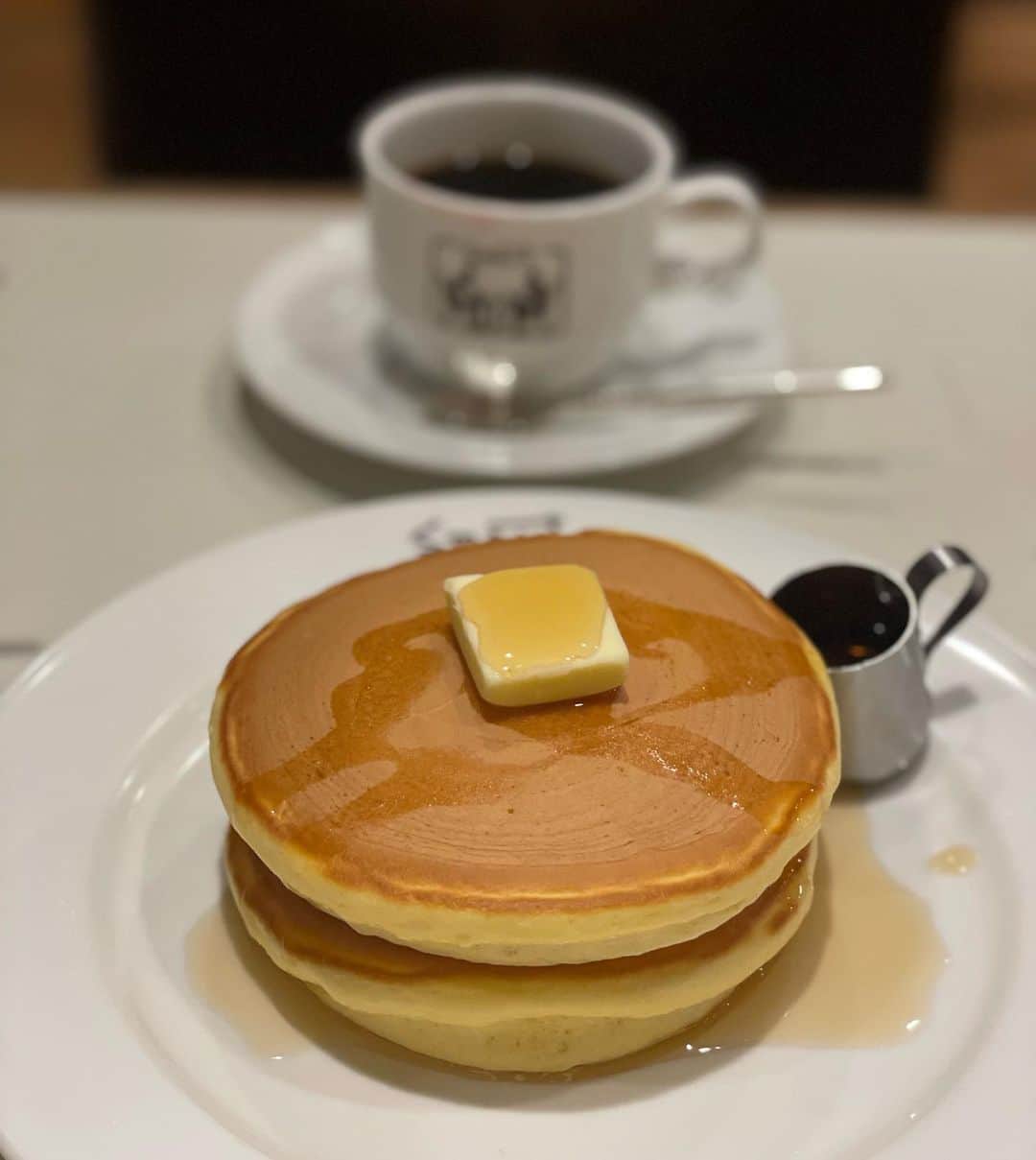沢瀉美緒さんのインスタグラム写真 - (沢瀉美緒Instagram)「※ Breakfast @smartcoffee_kyoto 🥞 . 朝ごはんに食べたホットケーキ。 やっぱり2枚は多い🤭 . でもヴィジュアル的には2枚が いいのかな？笑 . . #hotcakes #hotcake #pancake #パンケーキ #ホットケーキ #smartcoffee #スマートコーヒー #kyoto #京都」6月25日 23時43分 - mio_omodaka