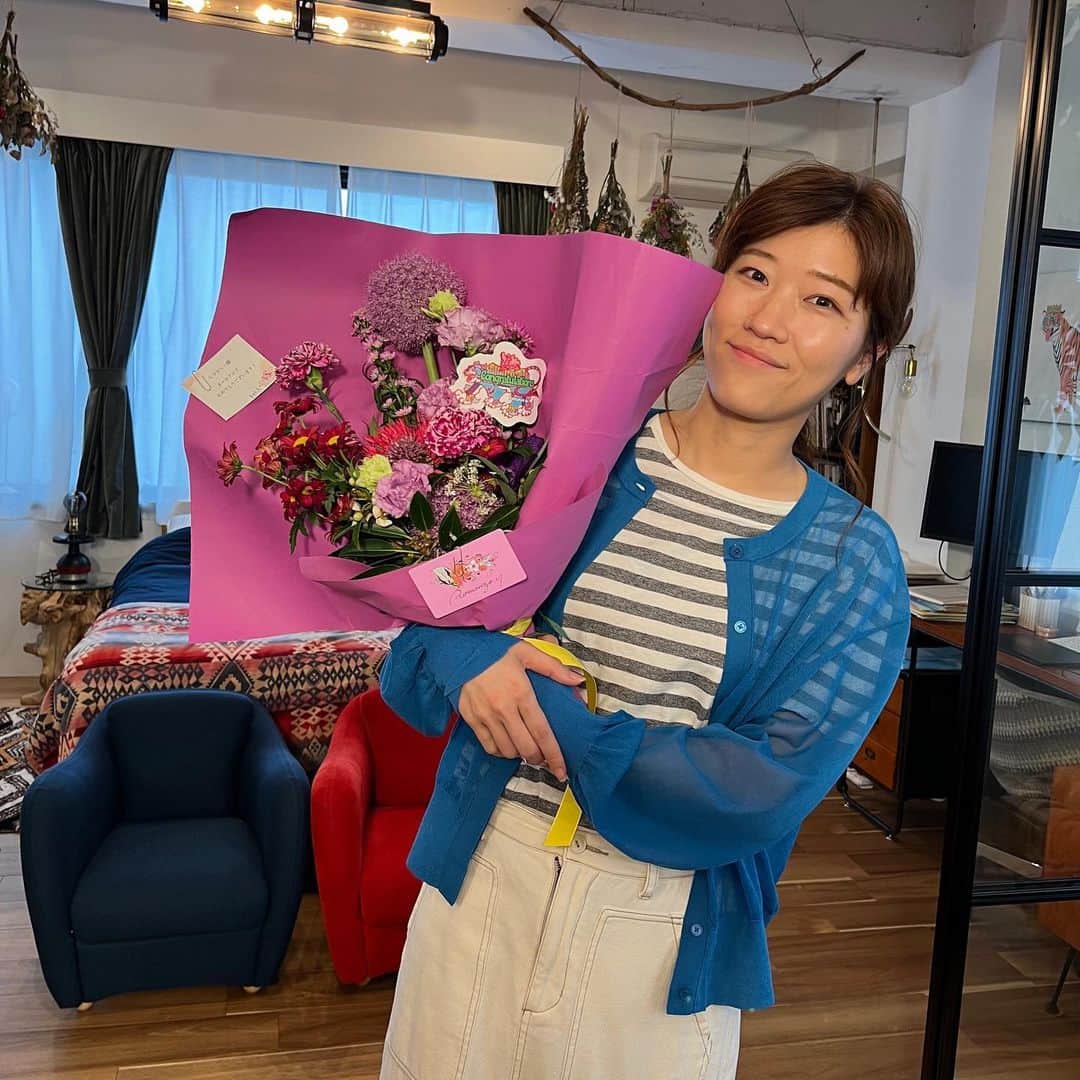 わたしのお嫁くんのインスタグラム：「最終話はTVerで無料配信中！ ⌚━━━━━━━━🍳  　#わたしのお嫁くん 🍳 ━━━━━━━━⌚  冷静にツッコミを入れながらも、クセが強い他のメンバーに、すぐに順応する柔軟な君ちゃん❕  洗濯失敗した旦那様と、「変わらない」幸せな結婚生活を歩んで行きそうです!!  #ヒコロヒー #渡辺和洋」