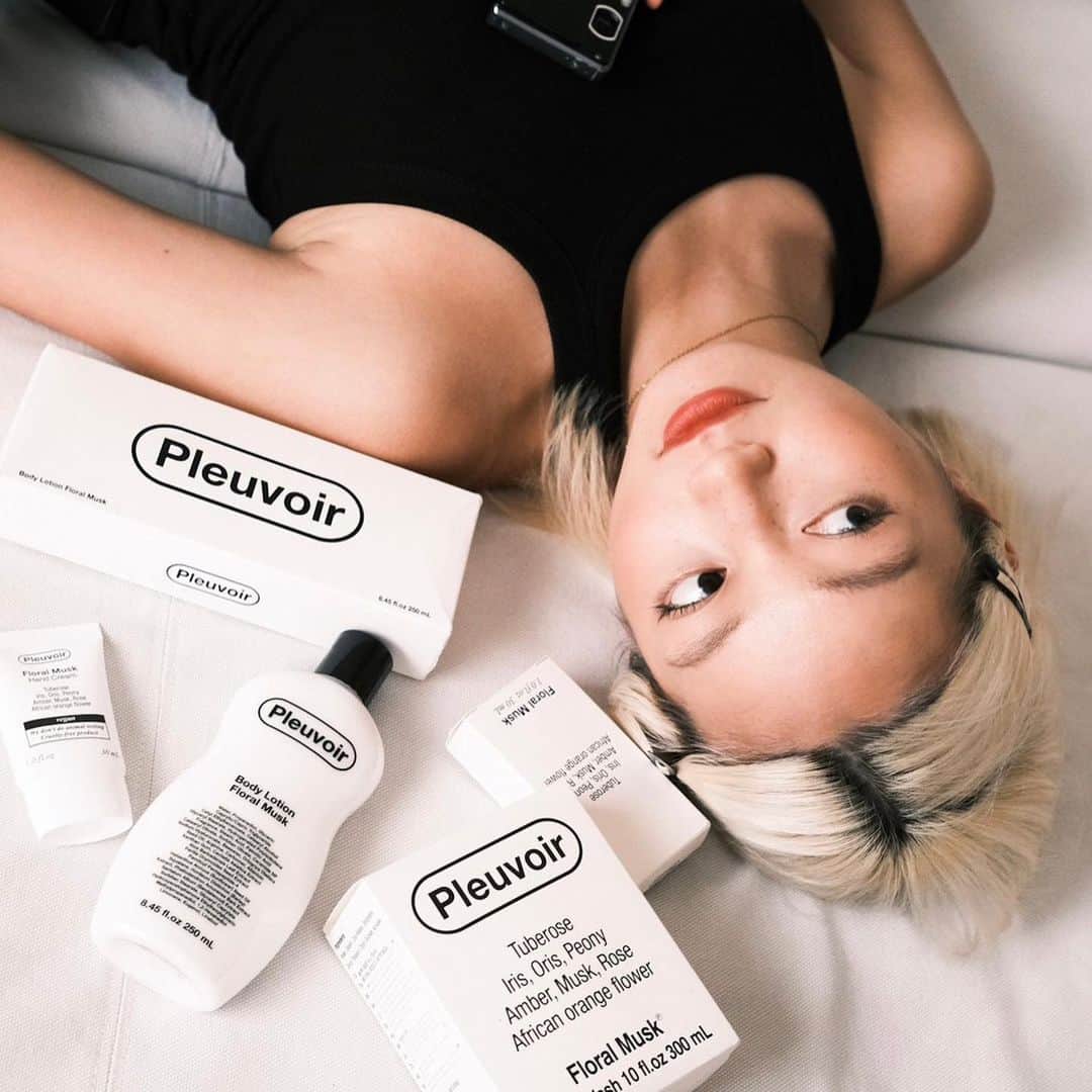 のインスタグラム：「@musinsa_japan sent me this @pleuvoir___official amazing gifts for me. Thank you 🫶🏻  #musinsa #musinsabeauty #pleuvoir」