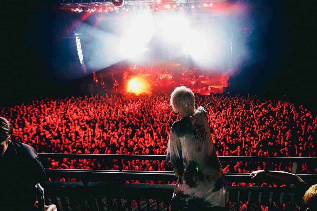 Hydeさんのインスタグラム写真 - (HydeInstagram)「It was a great show, but I'm so tired. I'm gonna sleep well tonight. Good night☆  #HYDE #HYDELIVE2023 #声出し解禁 #KTZeppYokohama」6月25日 23時58分 - hydeofficial