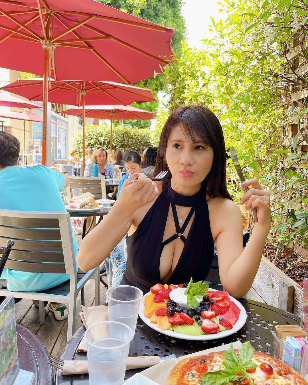 黒田美耶子のインスタグラム：「どれを食べてもはずれのないurthcafeは、BeverlyhillsとWest Hollywood とIrvineとNewport beach にあります。 どこもいつも並んでますが、必ず行くお店🥹  #urthcafe #urthcafebeverlyhills #beverlyhills #おすすめカフェ #ビバリーヒルズ」