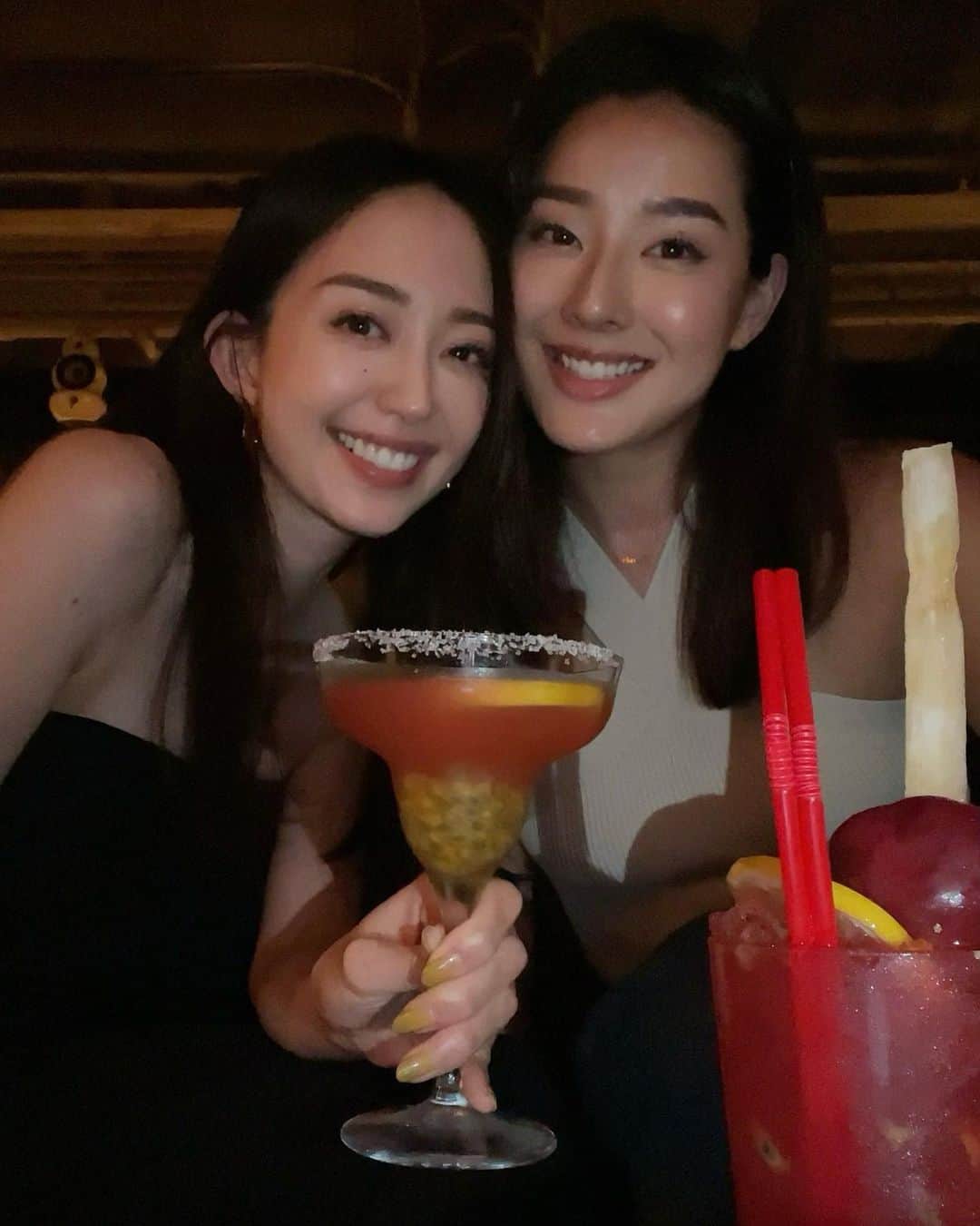のインスタグラム：「: Beautiful @sumire808 ❤️ 久しぶりに会えて嬉しかった🫶🏻 酔っ払っちゃったね🥰🥰 一杯目のビールが身体に染み渡りました🍻笑 #goodnight 💤」