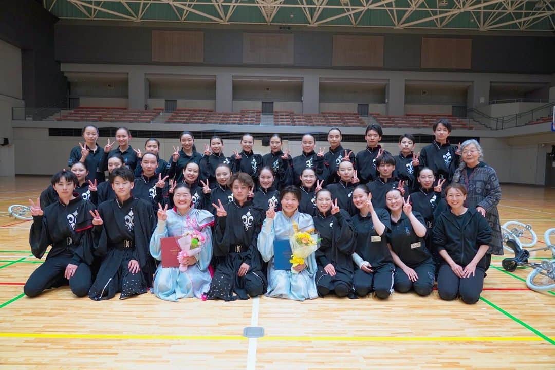 ガンバレルーヤさんのインスタグラム写真 - (ガンバレルーヤInstagram)「イッテQ見てくださってありがとうございました🩵💛💚🩷💙💜🧡 豊田一輪車クラブの皆さんのスピードと迫力のある素晴らしい演技の中に一緒に入れて頂けて、すごく嬉しかったです🥺✨💓また一輪車が大好きになりました🥰🫶🌈 そして、チームのみんなの人柄が可愛くて素敵で、青森も大好きになりました😊💕⭐️ 改めてこんなに素敵なチームに入れて頂けて本当に感謝の気持ちでいっぱいです😭💓 本当にありがとうございました🙇‍♂️🙇‍♂️🙇‍♂️ ブイッ✌🏻✌🏻✌🏻🩵🌈🧡🌈💛🌈🩷🌈  #世界の果てまでイッテQ #ど根性企画 #ど根性シリーズ #stepup編 #一輪車 #青森県弘前市 #豊田一輪車クラブ #豊田児童センター #ガンバレルーヤ #ガンバレルーヤよしこ #ガンバレルーヤまひる」6月26日 0時14分 - ganbareruyaym