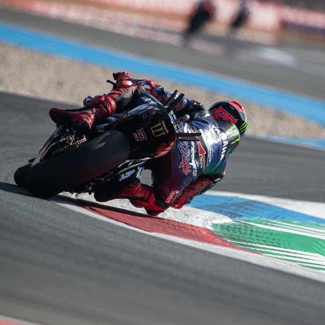 のインスタグラム：「💬 @fabioquartararo20, Dutch GP - Race Result - NC:  "I didn’t want just a normal start, I wanted perfect, but then I got a totally bad start and lost a lot of positions. Then I tried to catch them, but I lost the front. Right now, it’s pretty painful. But if you take out of consideration what I have going on on the left side of my body, it was a positive weekend: great qualifying, great sprint race, great speed. Even though I’m injured, I have ridden at my best level."  #MonsterYamaha | #MotoGP | #DutchGP」