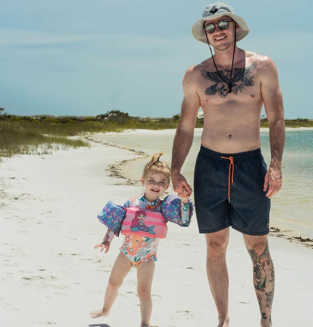 クリスティン・ポープさんのインスタグラム写真 - (クリスティン・ポープInstagram)「Family. 🫶🏼」6月26日 0時20分 - kris10pope