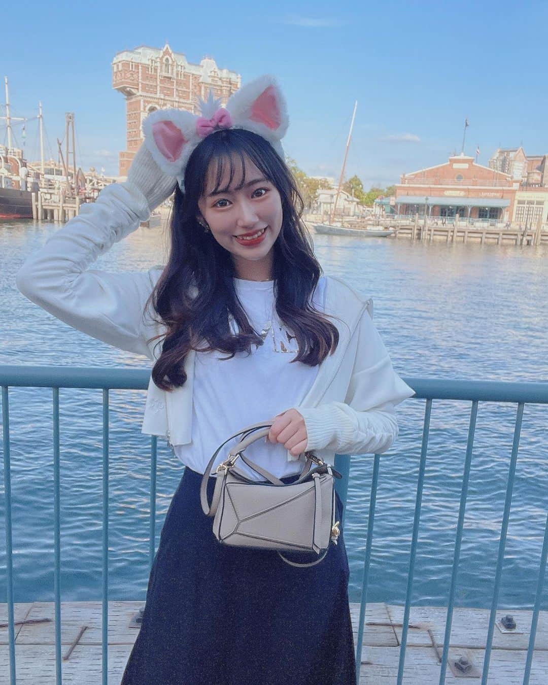 瀬階りりあのインスタグラム：「永遠にディズニーオタクでいます  #冒険とイマジネーションの海  #ディズニーシー #マリーちゃんコーデ #tds #dオタさんと繋がりたい」