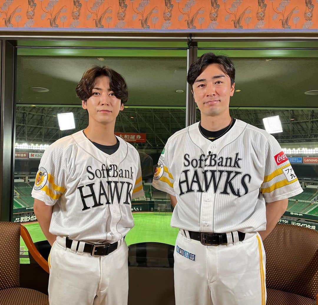 和田毅さんのインスタグラム写真 - (和田毅Instagram)「⚾️ 亀梨さん お忙しいなか、取材に来ていただきありがとうございました😊 #going #亀梨和也さん #すごく真剣にされていて #たくさん刺激もらいました #キャッチボールも #結構ガチでやりました笑 #ありがとうございました❗️」6月26日 0時46分 - tsuyoshiwada.21