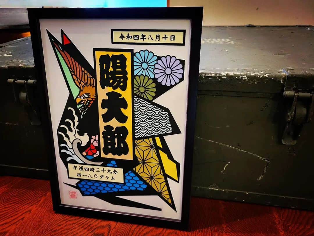 青木文明のインスタグラム：「一度作ったデザインは二度作らない切り絵作家。  世界に１つがいいじゃないですか。  年内完成分の御依頼はあと１件か２件で受付終了。  10月スタート1件 11月スタート1件  ※御依頼予定の方はお早めに  来年は、【１月】【２月】の作業開始は既に締め切っております  «««««««««««««««««««««««««««««««««««««««««««« ► #男の子 ► #パパ ► #ママ ► #孫 ► #初孫  «««««««««««««««««««««««««««««««««««««««««««««  ► #紙 アート ► #鹿児島 アート ► #福岡 アート ► #東京 アート ► #大阪 アート  ««««««««««««««««««««««««««««««««««««««««««««« ► #Atelier武蒼 ► #青木文明 ► #切り絵 ► #アート  ««««««««««««««««««««««««««««««««««««««««««««« ► #ウェルカムボード ► #アウトドアウェディング ► #結婚式 ► #結婚祝い ► #ウェディングドレス ► #ブライダル ► #ウェディング ► #結婚式場 ► #ウェディングプランナー ► #命名書  ► #インテリア  ««««««««««««««««««««««««««««««««««««««««««««  気になるニュース ► #大谷翔平 ► #梅雨明け ► #レクサス ► #ランクル  ««««««««««««««««««««««««««««««««««««««««««««  作品の御依頼、その他のお仕事はお問い合わせは  ・Instagram DM(ダイレクトメール) ・LINE (ID : fuumiiiaki)」