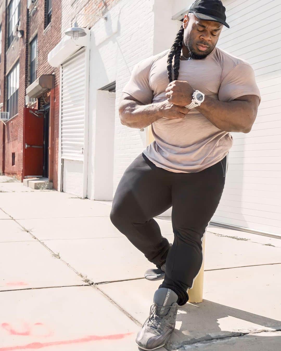 カイ・グリーンのインスタグラム：「Which look 👉🏾 1 (or) 2?!  Ryderwear Mid-Year Mega Sale! Up to 70% off site-wide. Whether you’re in the game for some new kicks, apparel, or want to stay in your zone @ryderwear creates the best fitness performance wear the industry has ever seen!  EXTRA 10% w/code: KAI10 www.ryderwear.com/kai  #KaiGreene #Ryderwear」