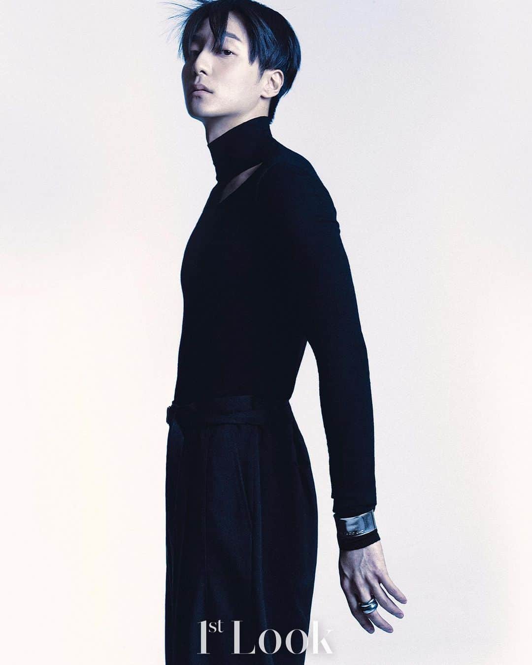 ロイ・キムのインスタグラム：「데뷔하고 처음 찍었던 매거진  @1stlookofficial 과  11년째 함께 할 수 있어서  그래도 잘 걸어 온 것 같아 마음 어딘가 따듯해진다.   My first ever magazine shoot was with @1stlookofficial 11 years ago. Still together and still very strong, I thank everyone who is involved in making this happen. And, maybe a little bit to me for coming all this way.   Love to, @hanugi00 @narangchoi @shewas10」