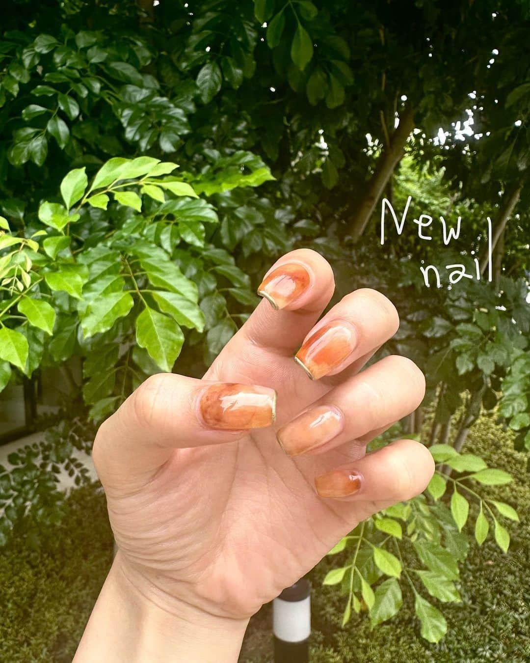 かのあい。のインスタグラム：「orange nail🍊🧡 やっぱオレンジ好きっ！ . #newnails #nails  #オレンジネイル #ネイルデザイン」