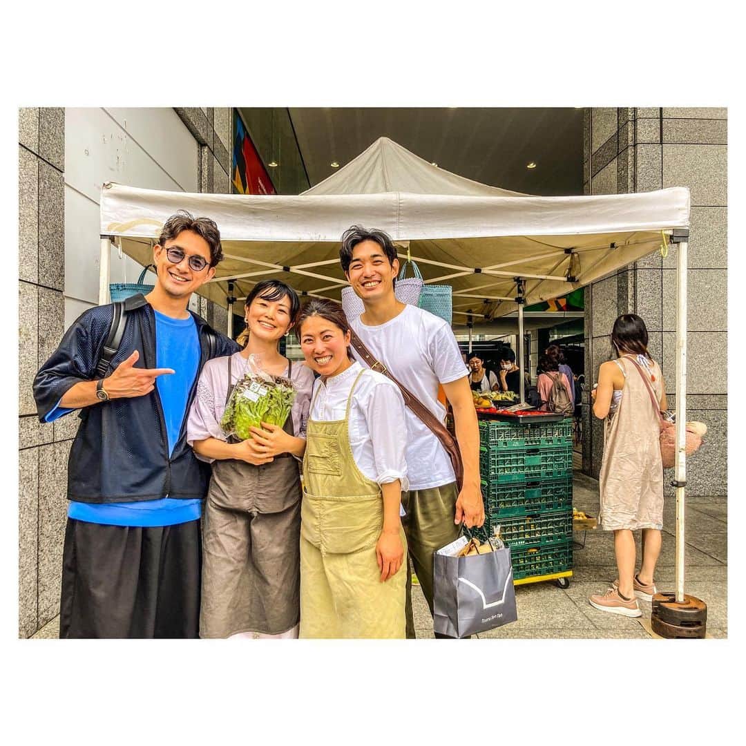 江口雅也さんのインスタグラム写真 - (江口雅也Instagram)「@farmersmarketjp での戦利品で作った、  ⚫︎ハナビラダケとエリンギのバターポン酢炒め。 ⚫︎マッシュルームのサラダ。 素材が良いのでシンプルな調理で美味。  ⚫︎パクチー炒飯 はパクチーが大量に余っていたので思いつきで。  大人になればなるほど食への関心は幸せ度が増すと、そう思っているわけであります😋  #料理男子 #自炊男子 #ファーマーズマーケット  #バグラスファーマーズ  #はなびらたけ  #きのこレシピ  #マッシュルーム #cooking  #cook #小石原焼き  #小石原焼を使おう  #とびかんな  #器のある生活  #器のある暮らし」6月26日 10時27分 - masaya0429