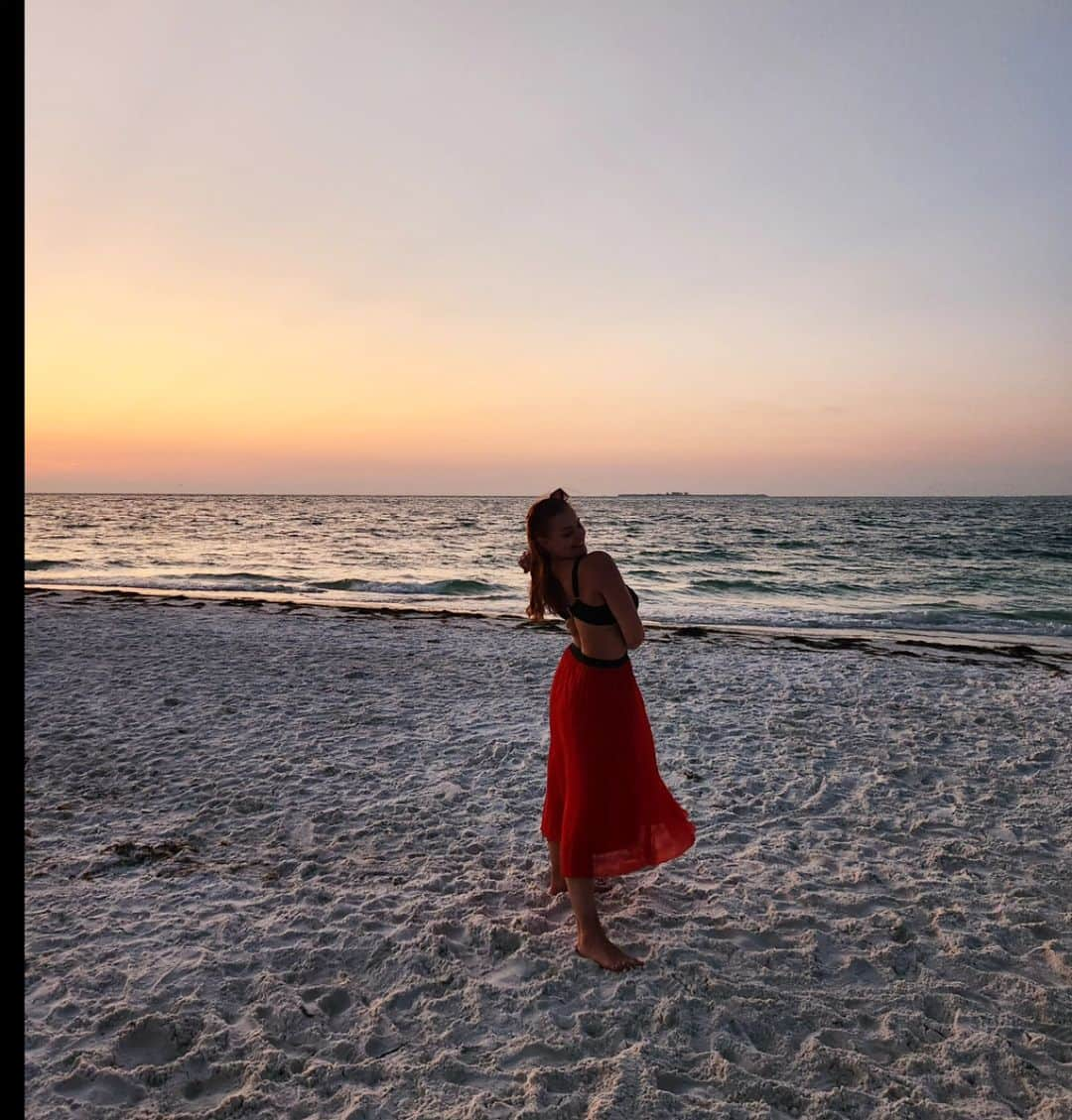 ゴーダ・ブトクテさんのインスタグラム写真 - (ゴーダ・ブトクテInstagram)「Be young, be dope, be proud . . . . . #florida #tourlife #tour #usa #beach #sunset #ocean #summer #lanadelrey」6月26日 10時42分 - godabutkute