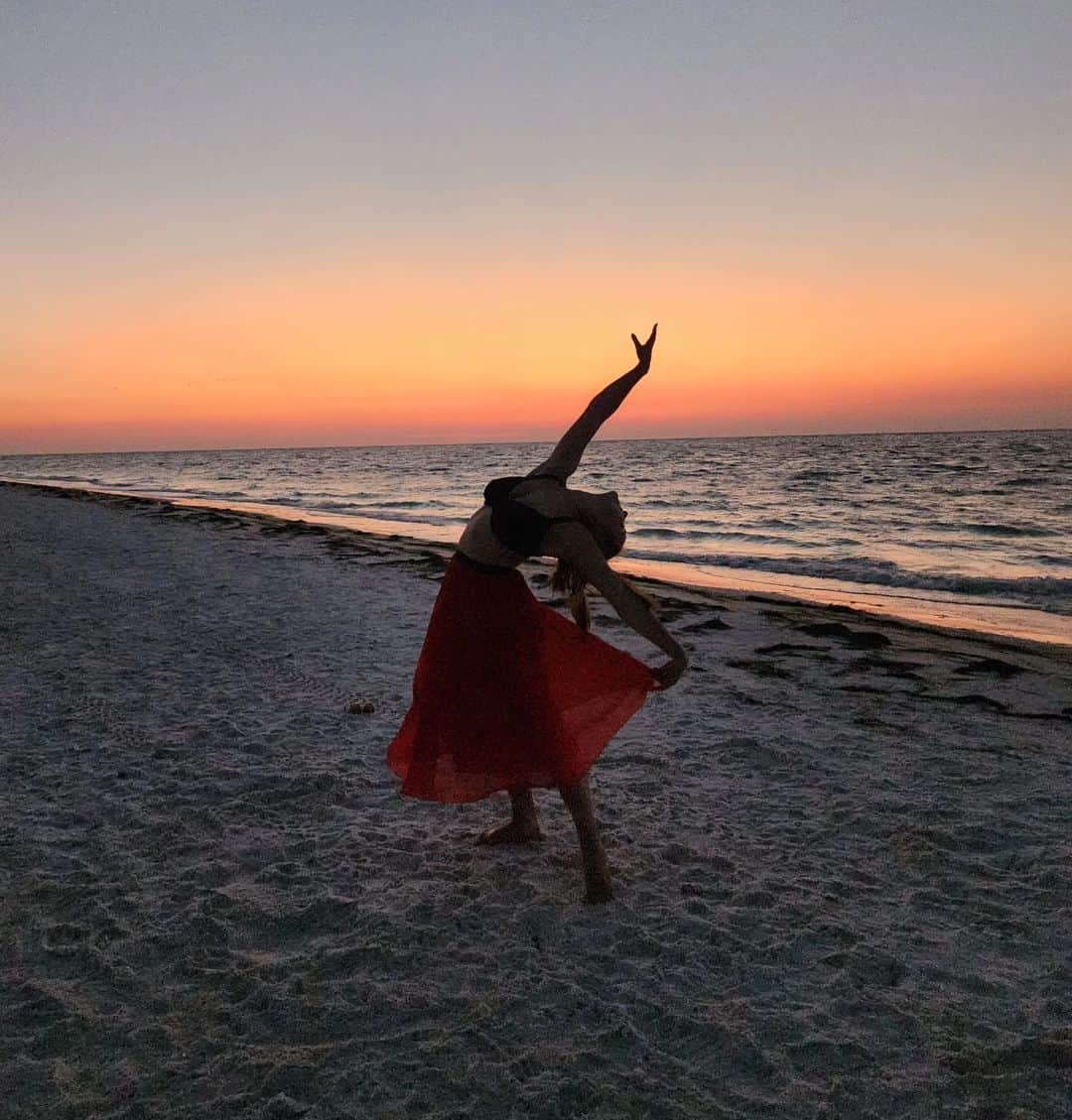 ゴーダ・ブトクテさんのインスタグラム写真 - (ゴーダ・ブトクテInstagram)「Be young, be dope, be proud . . . . . #florida #tourlife #tour #usa #beach #sunset #ocean #summer #lanadelrey」6月26日 10時42分 - godabutkute