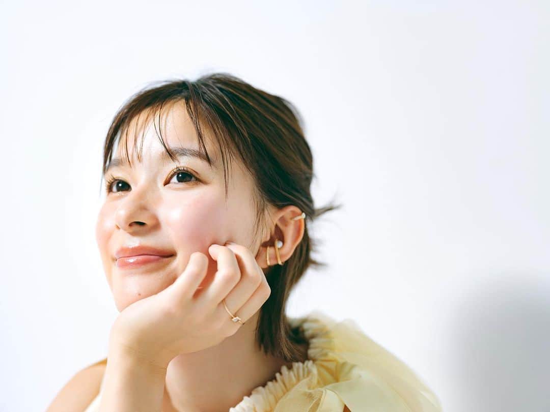 柴田フミコのインスタグラム：「芳根京子さん  6月号coverもあります 可愛い  #美的 #芳根京子 #cover #fumikoshibata #柴田フミコ」