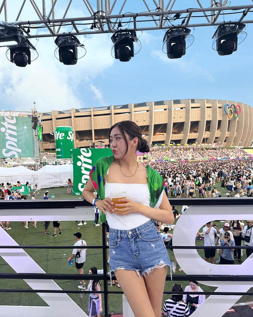 ティナ のインスタグラム：「First waterbomb🩵 Twas a perfect way to spend my Saturday! 🫶」