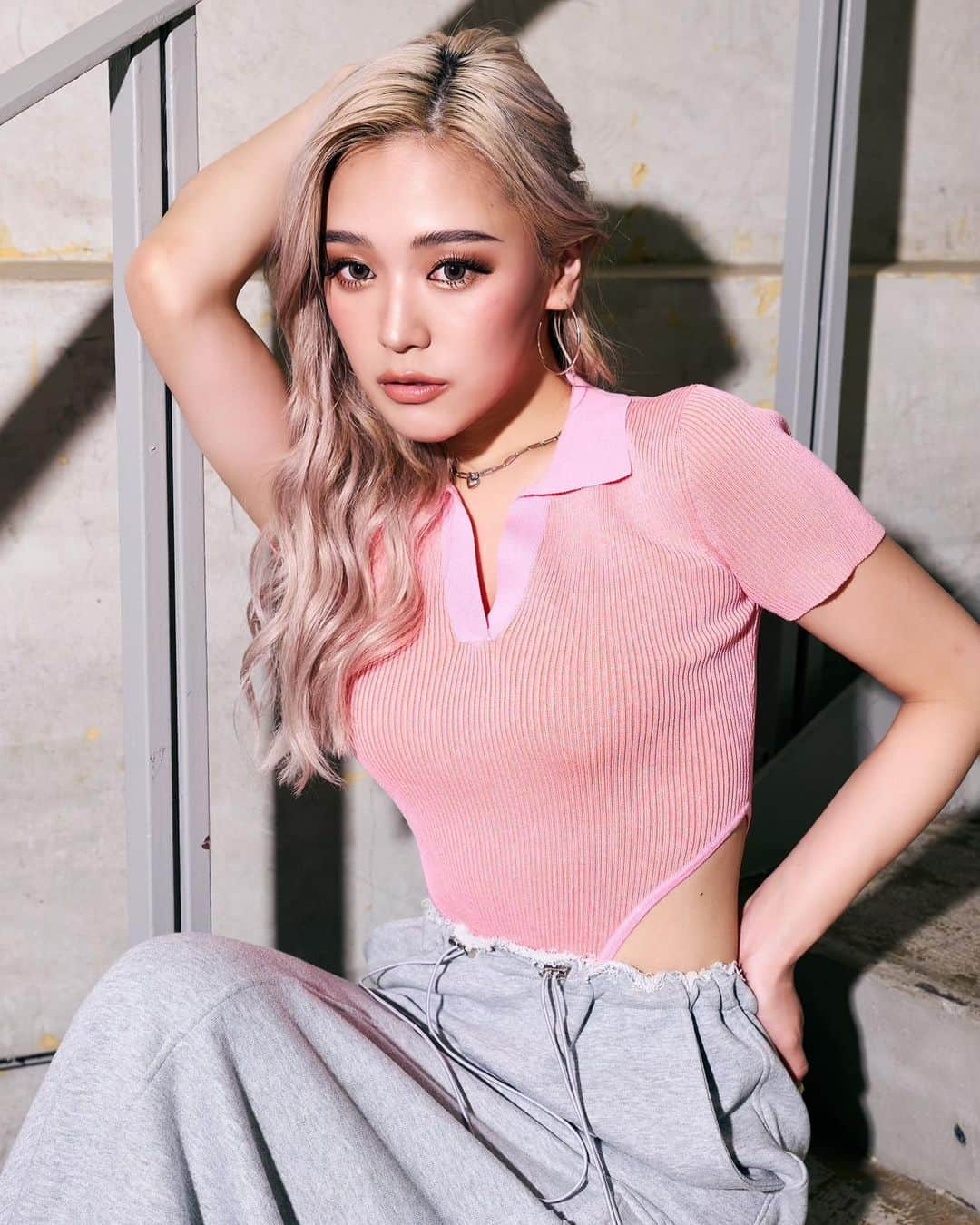 nutsのインスタグラム：「𝗕𝗟𝗢𝗡𝗗𝗘𝗬 × 𝗻𝘂𝘁𝘀 @blondey_official   リブニットボディスーツ ￥3,960  ドローストリングロングスカート ￥5,940  トラックソールサンダル ￥6,930  Model @seika____official   Photographer @yutomono9   Hairmake @toyoda_madoka」