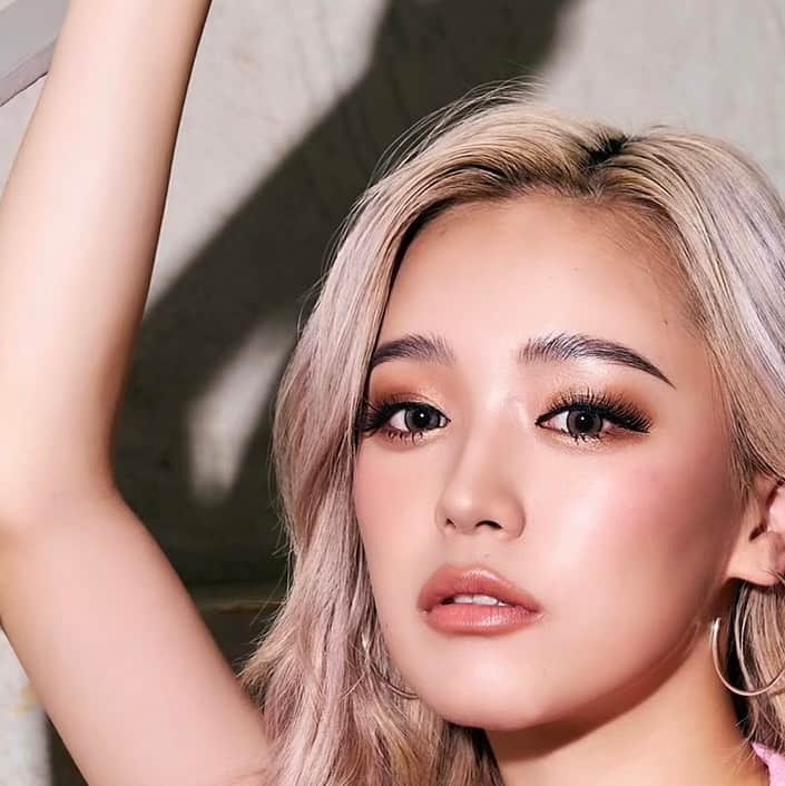 nutsのインスタグラム：「𝗕𝗟𝗢𝗡𝗗𝗘𝗬 × 𝗻𝘂𝘁𝘀 @blondey_official   Model @seika____official   Photographer @yutomono9   Hairmake @toyoda_madoka」