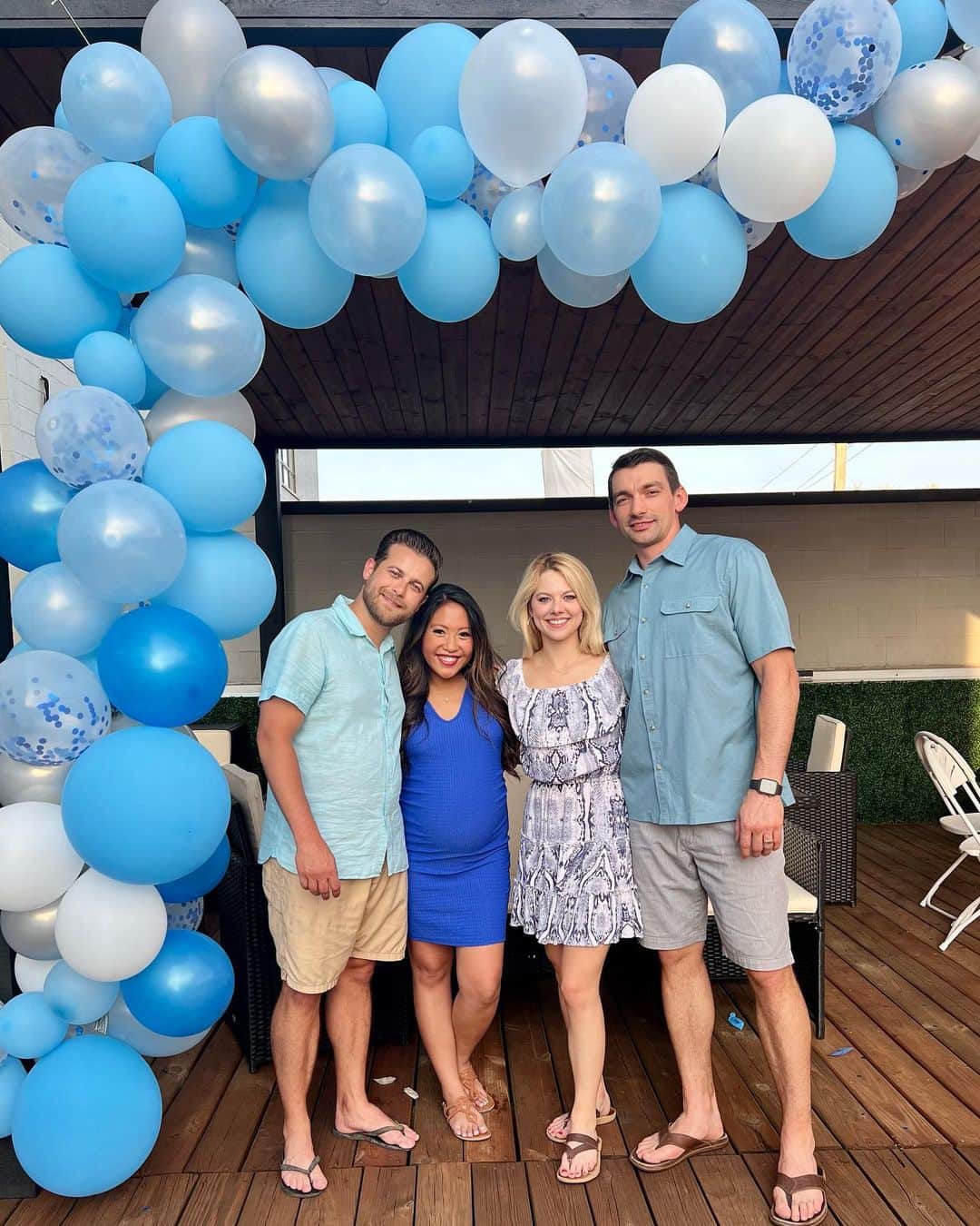アレクサ・シメカのインスタグラム：「Baby Kashani on his way! 🍼💙  We are so happy for Keon & Mo!」