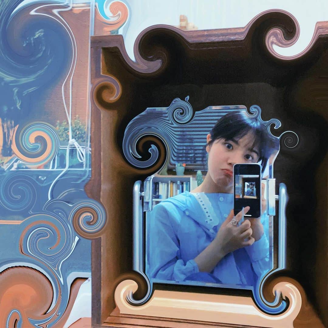 キム・ヒャンギのインスタグラム：「고흐와함께 시리즈로 만들려했는데.. 이번엔 달리입니까? 🥀🥀🥀 제목추천해주세여」