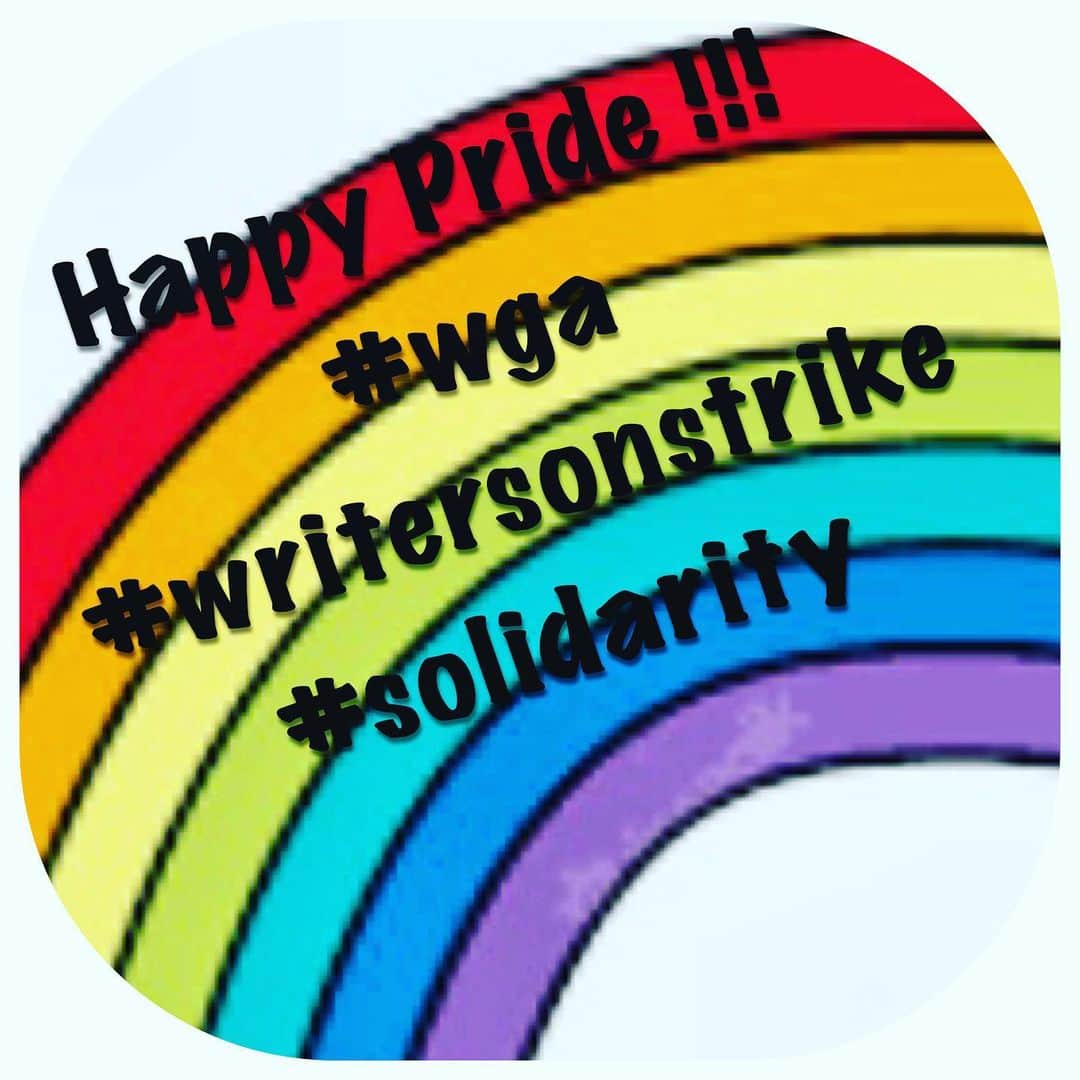 ニア・ヴァルダロスのインスタグラム：「Happy Pride from #writersguildonstrike !! 🌈」
