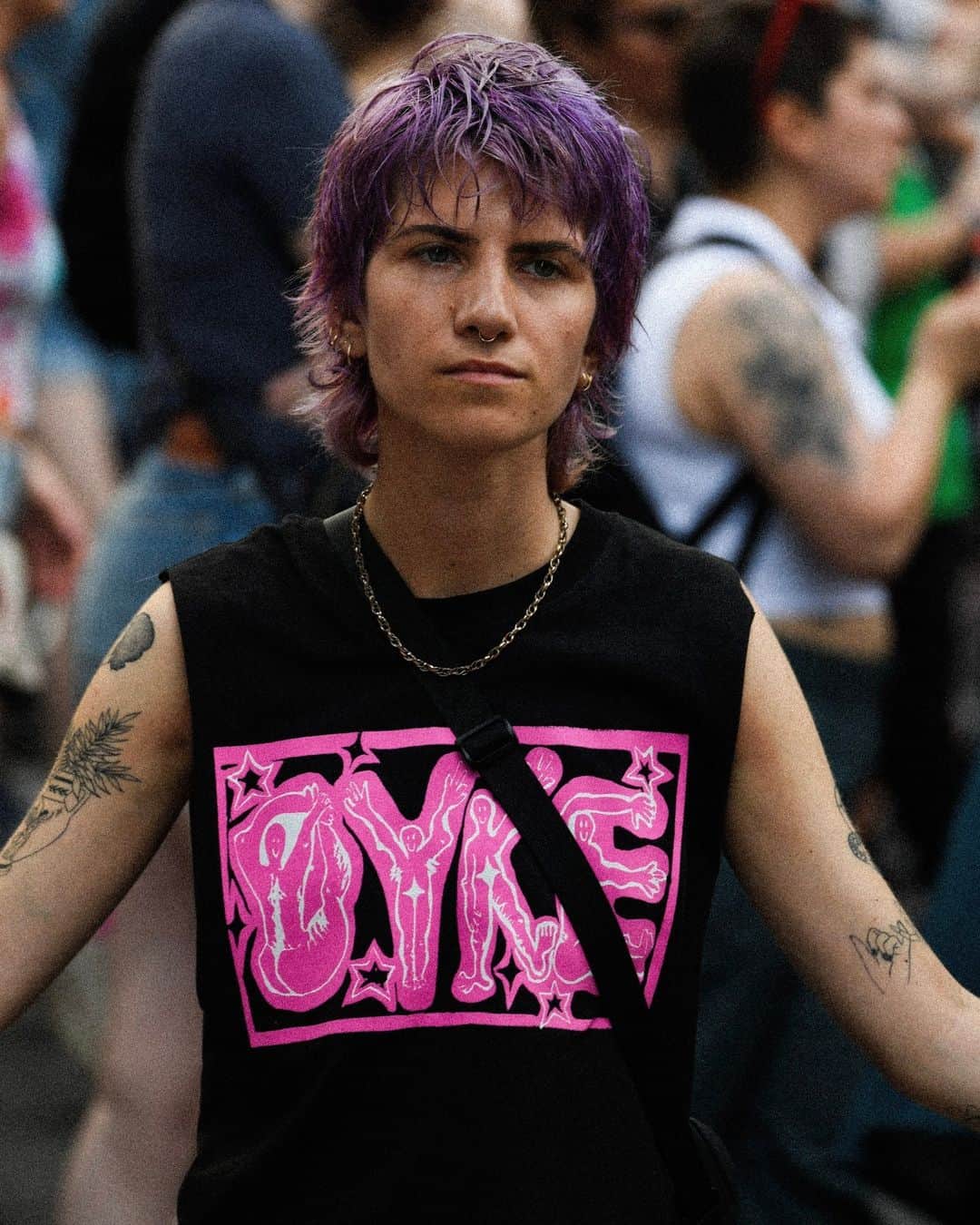 Vogueさんのインスタグラム写真 - (VogueInstagram)「In New York City, Pride Month’s final weekend was marked, as ever, by all kinds of joyful goings-on. They began on Friday evening, when the 29th annual Drag March stretched from Tompkins Square Park to the Stonewall Inn, and continued on Saturday, when the 31st annual Dyke March streamed from Midtown Manhattan to Greenwich Village. Photographer Ryan McGinley was on the ground at both, capturing the crowds, the colors, and the spirit of resistance as participants turned looks and wielded signs.   Tap the link in our bio to see more from #Pride2023. Photographed by @ryanmcginleystudios」6月26日 3時10分 - voguemagazine