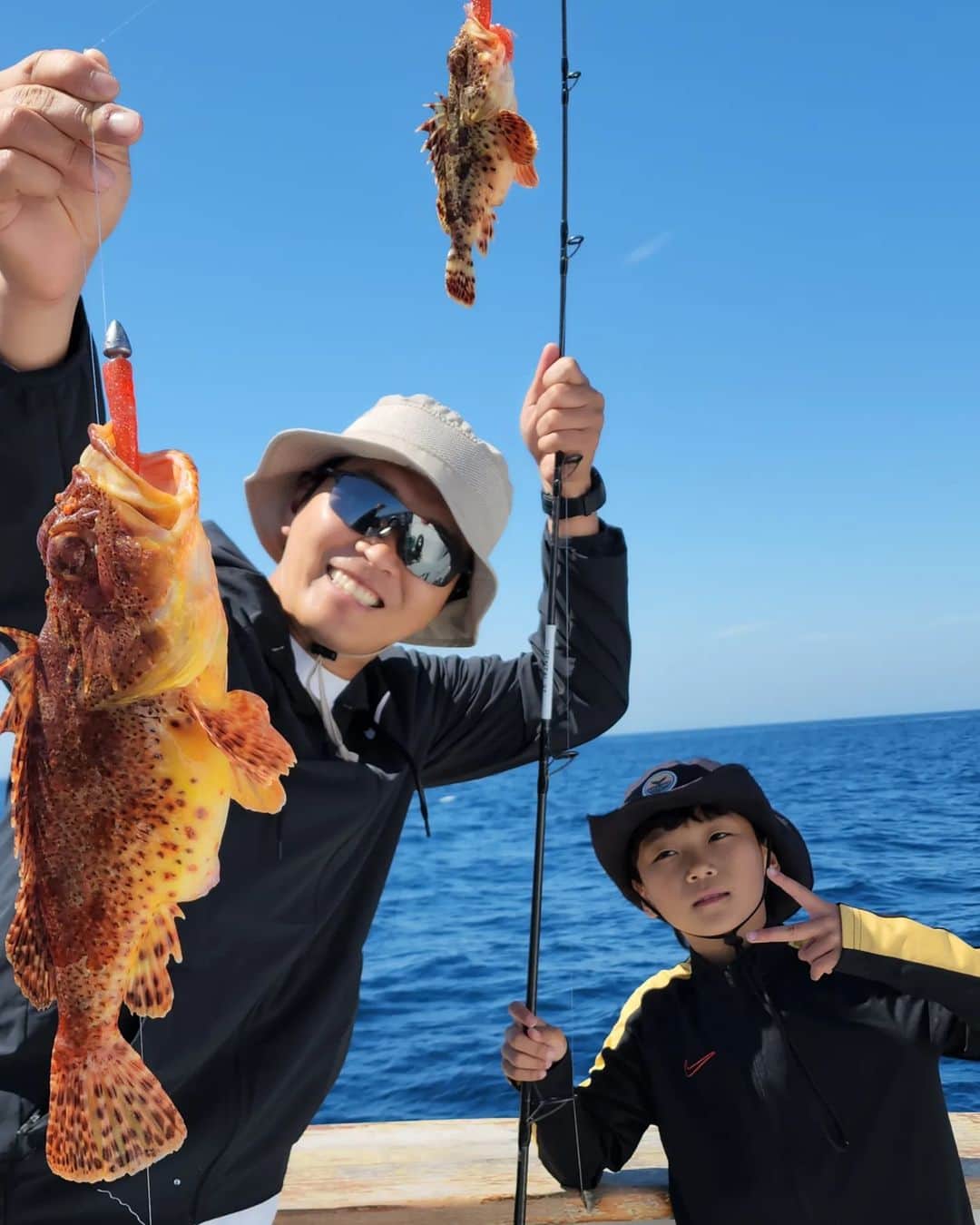 イ・ドングクのインスタグラム：「낚시🎣  골프⛳️. 바베큐🥩  날씨가 다했어👍👍」
