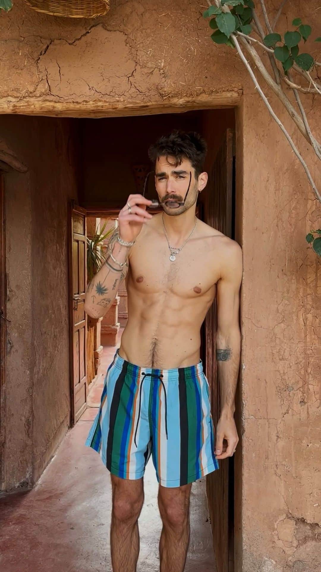 NICOLAS SIMOESのインスタグラム：「a day by the pool 🌞🔥」