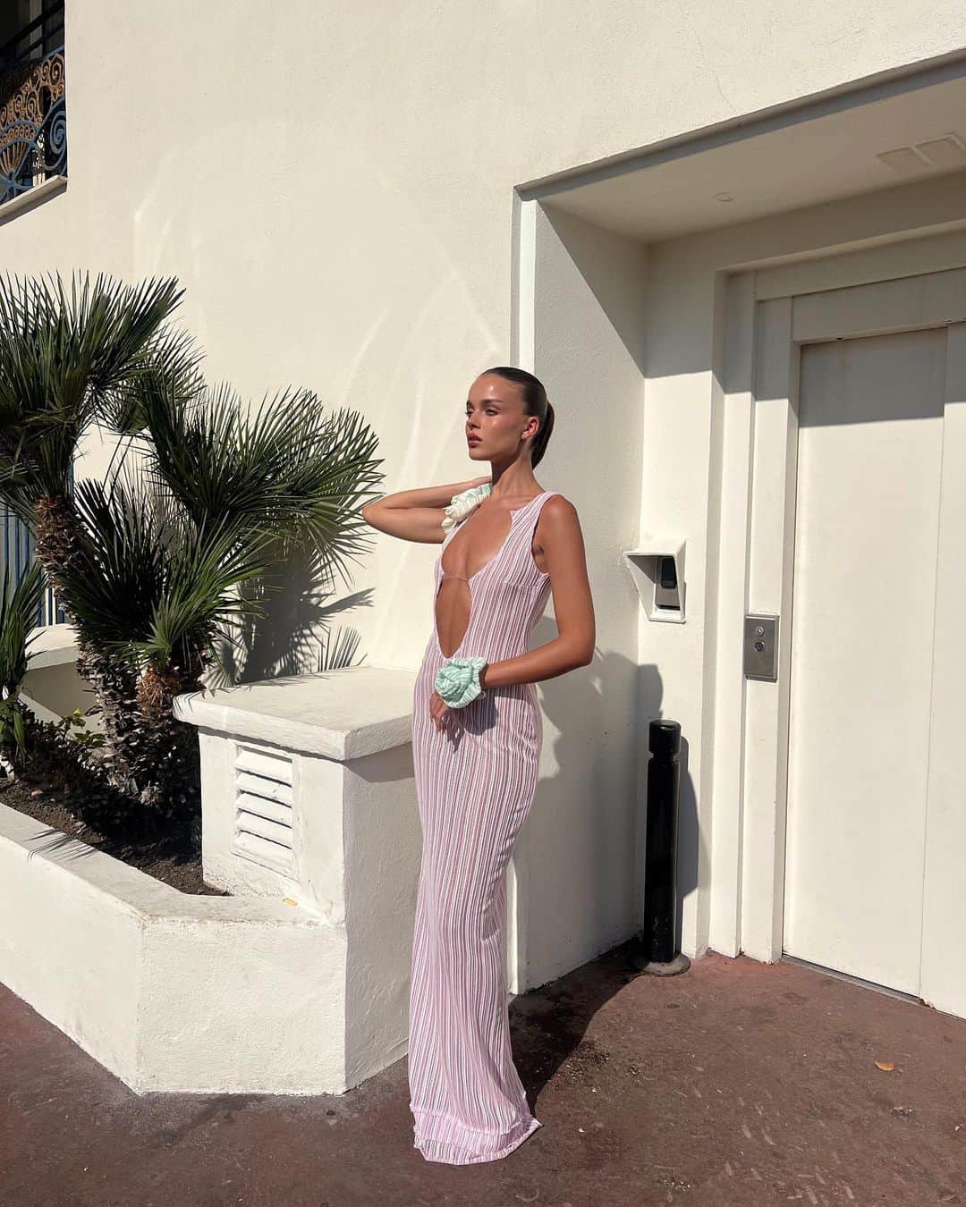 のインスタグラム：「Me 🤍 this dress」