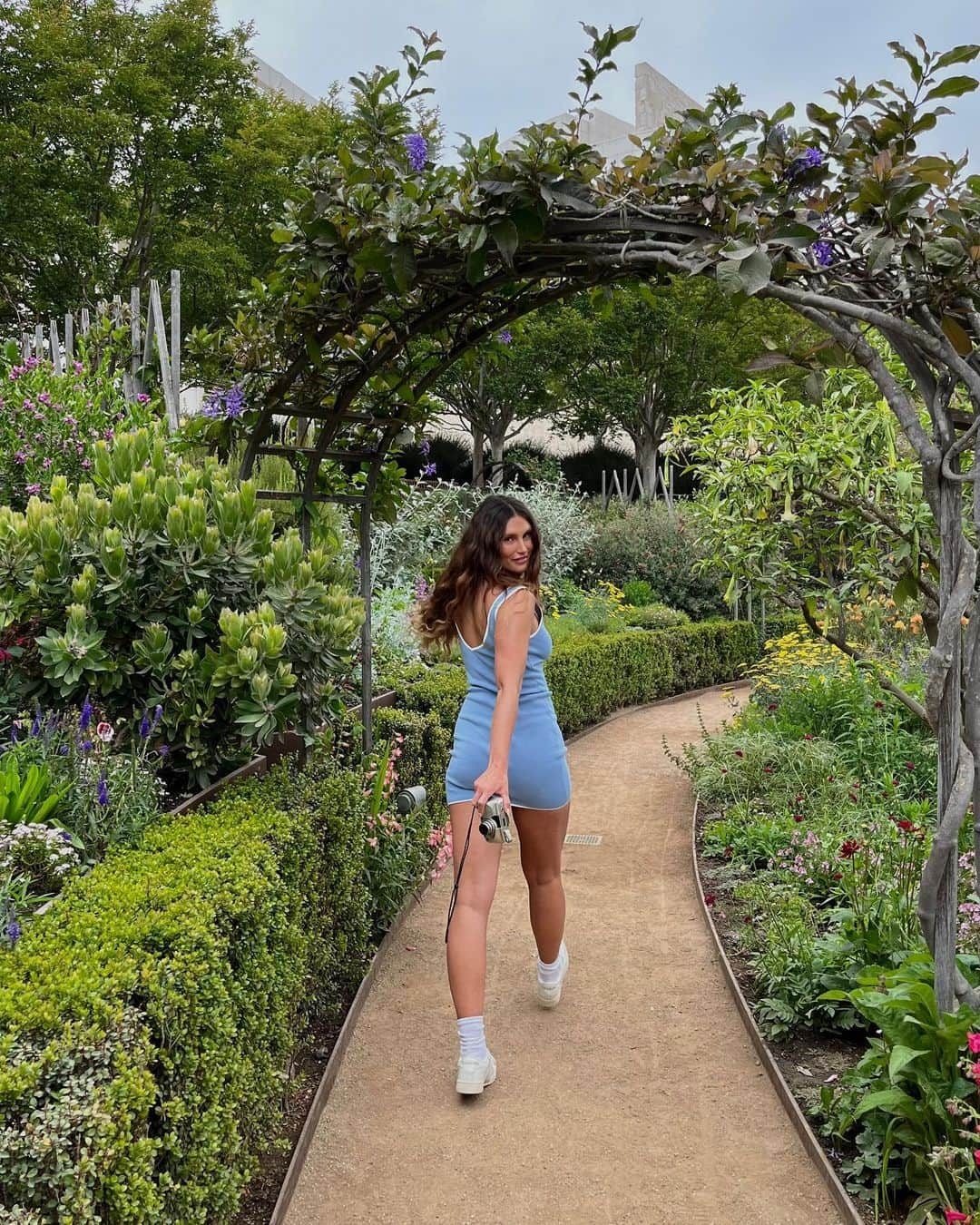 エイミー・ソングさんのインスタグラム写真 - (エイミー・ソングInstagram)「The Carlow mini dress: to wear to your next garden party. Or wherever.」6月26日 3時38分 - songofstyle