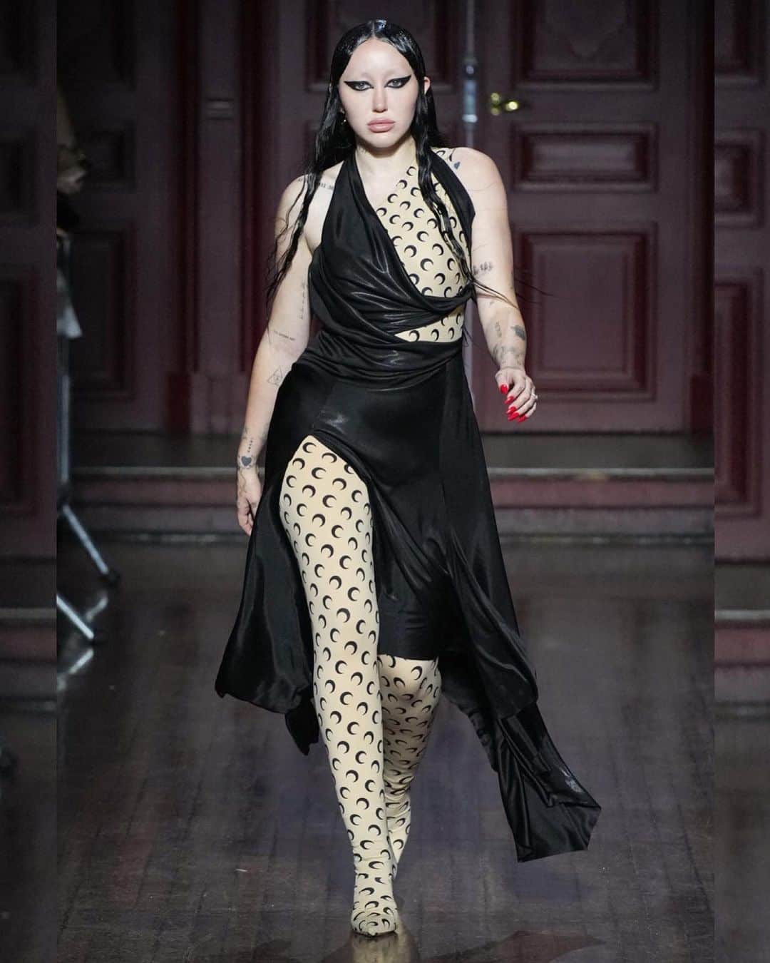 ノア・サイラスのインスタグラム：「thank you so much to marine serre and her entire team who is so loving and welcoming for this experience and opportunity.  what an honor it is for me to have walked my first show for you.. this entire experience was so loving and positive and i’m forever grateful for everyone involved… my heartbeats for @marineserre_official … thank you thank you thank you i love you so much」