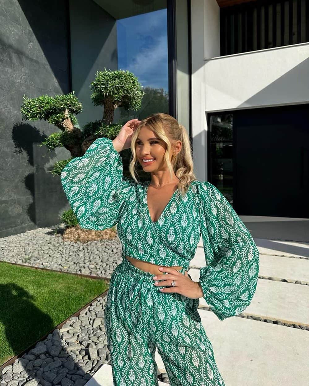 のインスタグラム：「It’s swimwear season!☀️💦👙 ad  Just spotted @inthestyle have up to 80% off EVERYTHING on their website - my collection included! Love everything about this swimwear collection 😍😍😍」