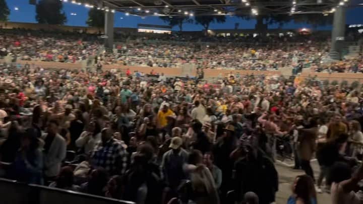DJプレミアのインスタグラム：「When @missjillscott asks me to warm the crowd up in the Bay Area, California I get the job done!!! Whatta fuckin crowd responding on every song I pulled up! Shout to Digable Planets and SIR who also rocked it. @planetsdigable @ladybugmecca @inglewoodsir  R.I.P. 2pac & Shock G. 🙏🏾❤️🕊️ Love to @moneyb69 @djfuze_du  Love You So Much Jill❤️  🎥 VIC BLACK」